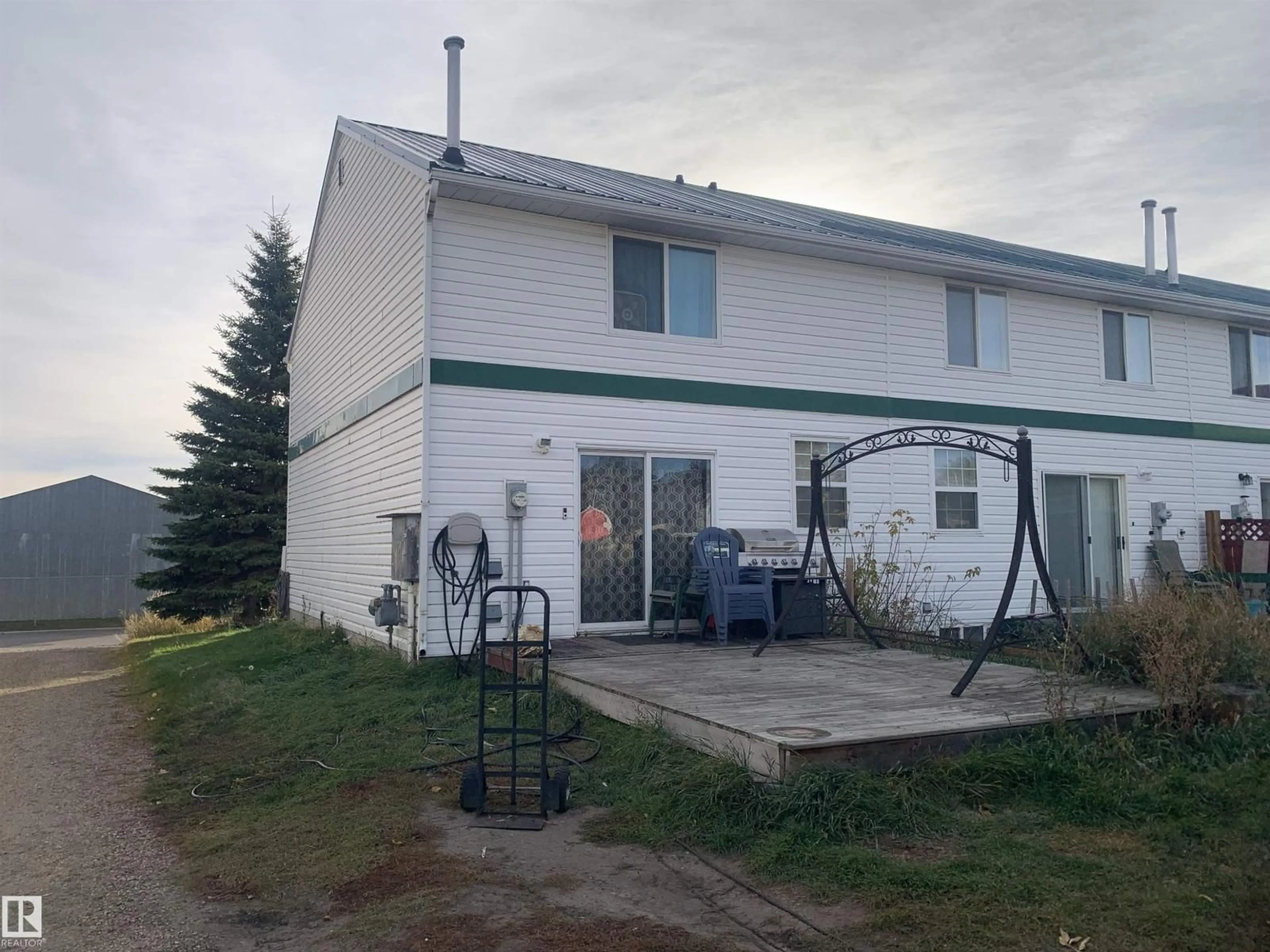 Patio, unknown for 28 BROWNSTONE RD, Lacombe Alberta T4L1V6