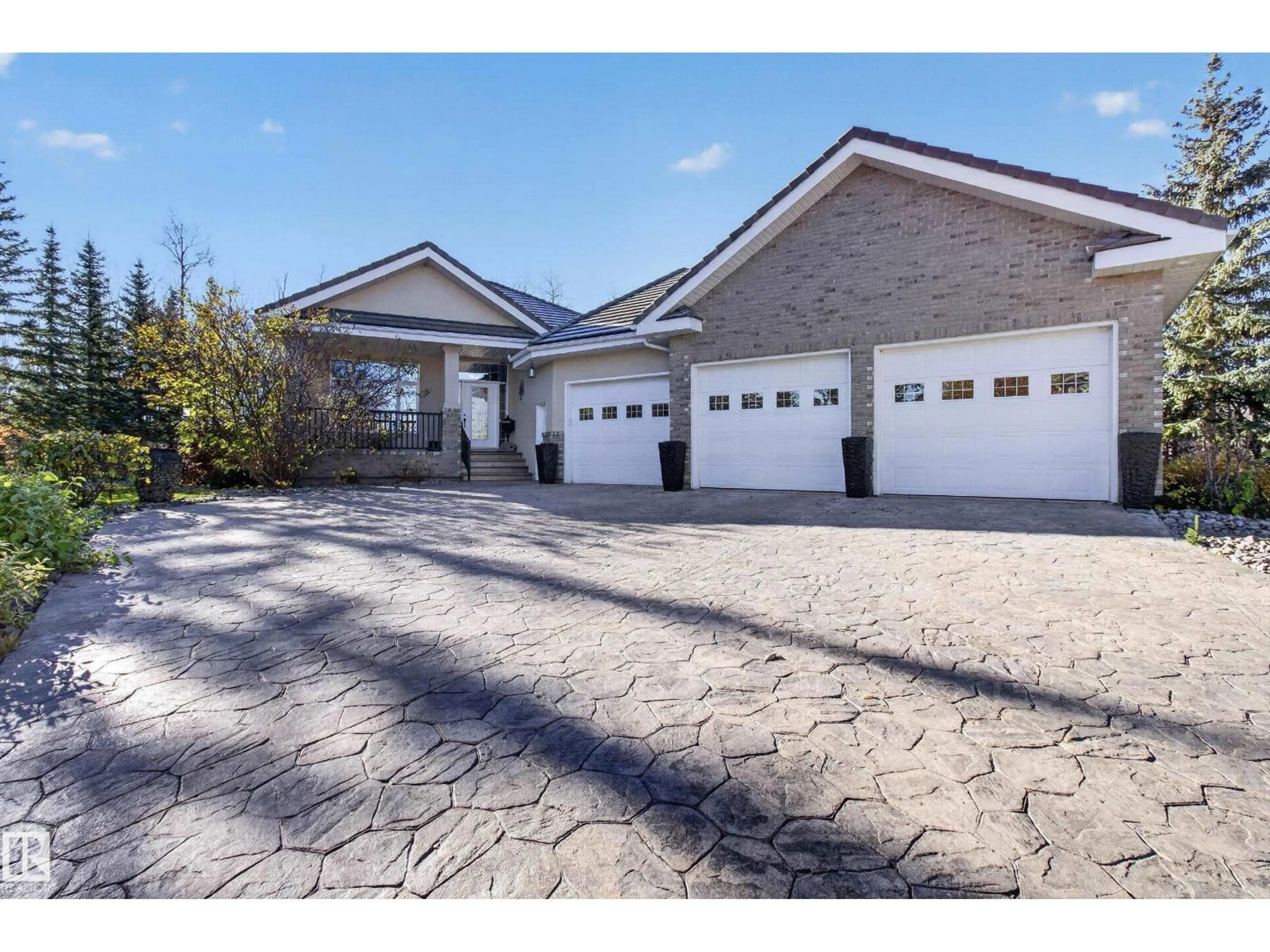Indoor garage for 51025 - 26 RGE ROAD 222, Rural Strathcona County Alberta T8C1J5