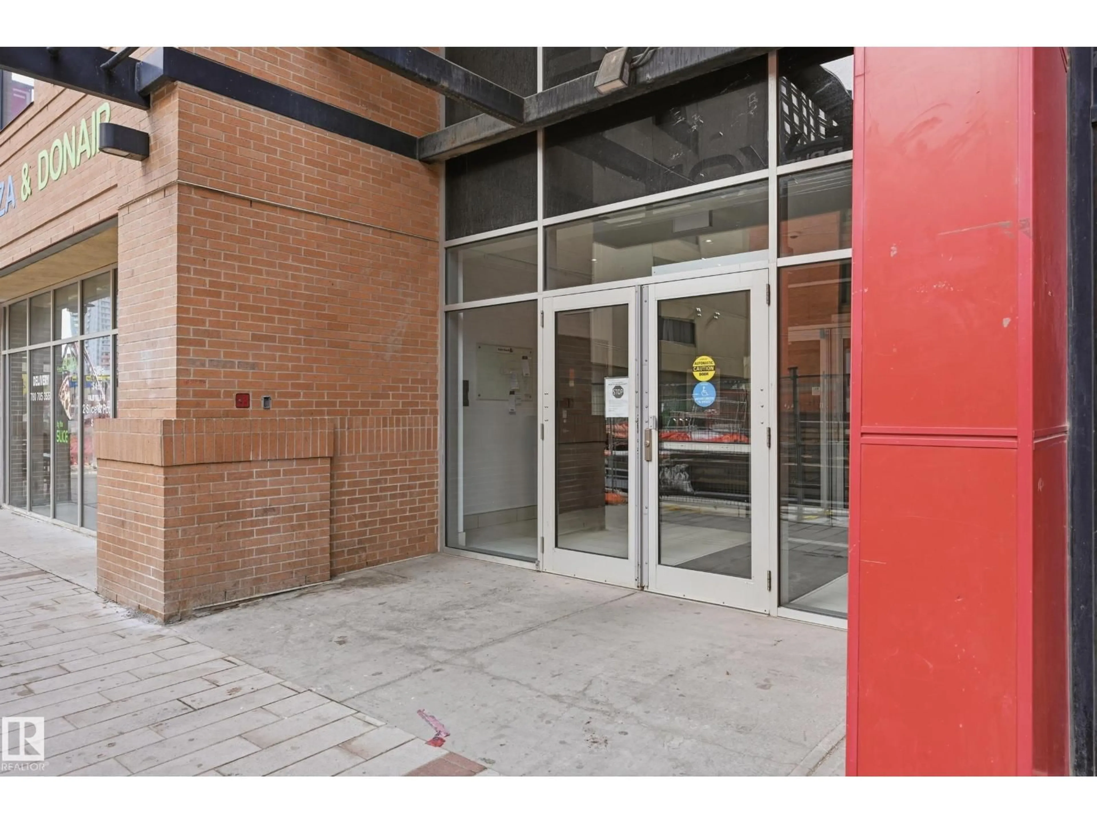 Indoor foyer for 2407 10410 102 AV NW, Edmonton Alberta T5J0E9