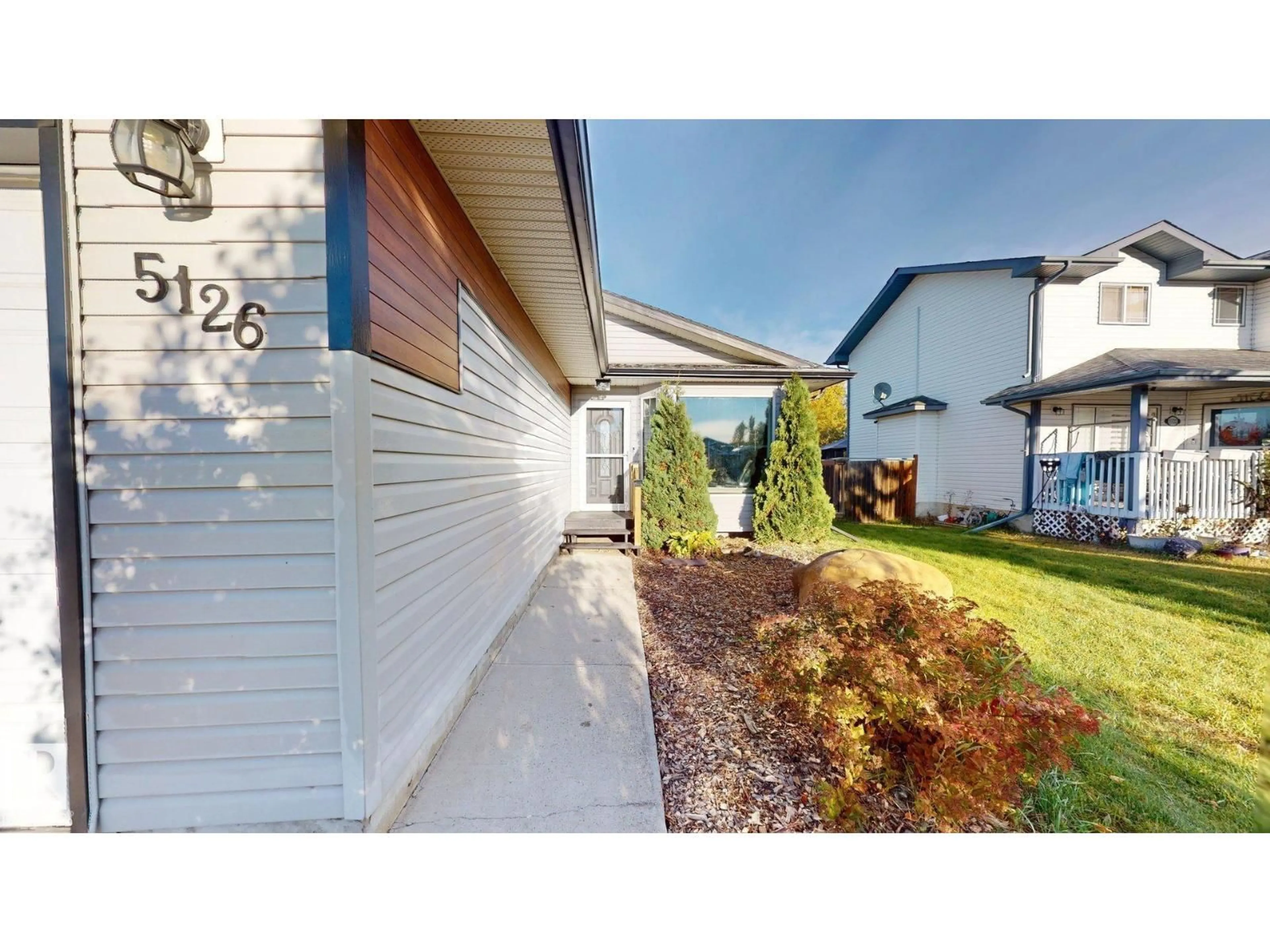 Home with vinyl exterior material, street for 5126 SPORTSVIEW DR, New Sarepta Alberta T0B3M0