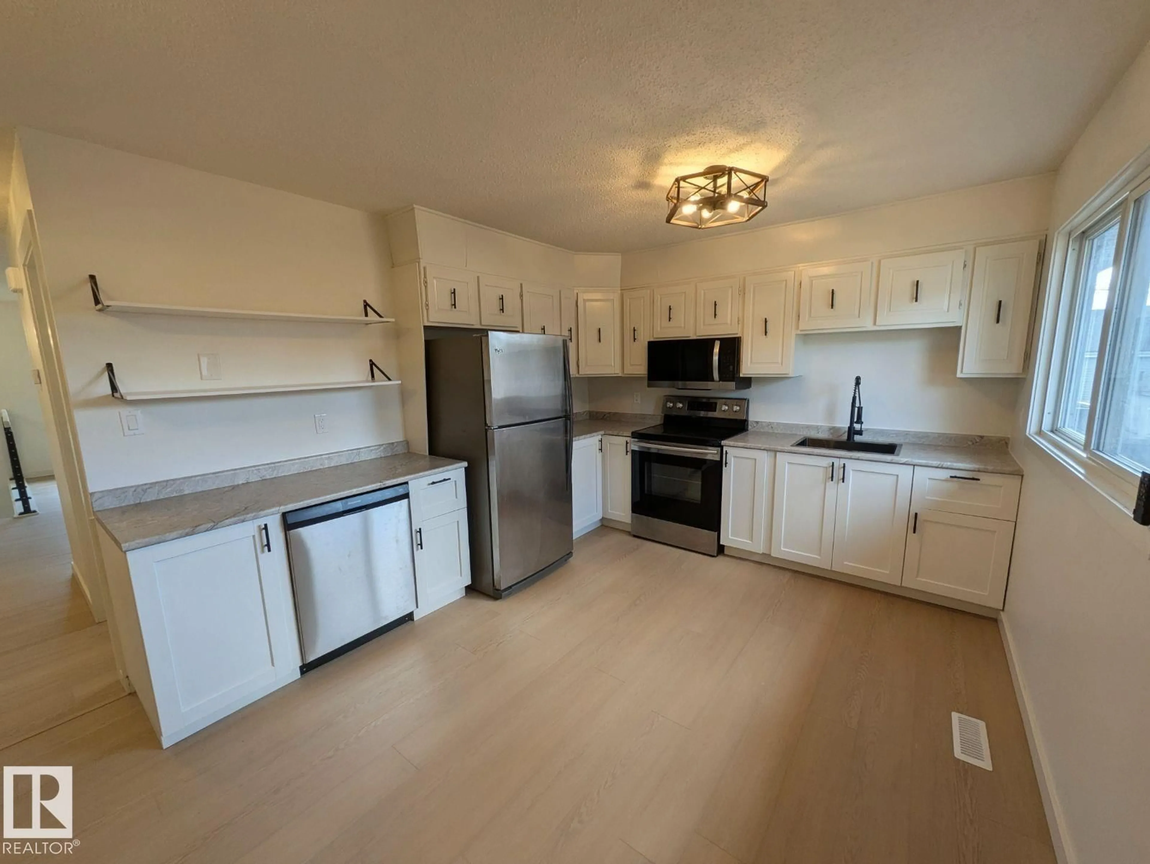 Unknown for 12716 125 ST, Edmonton Alberta T5L0T7