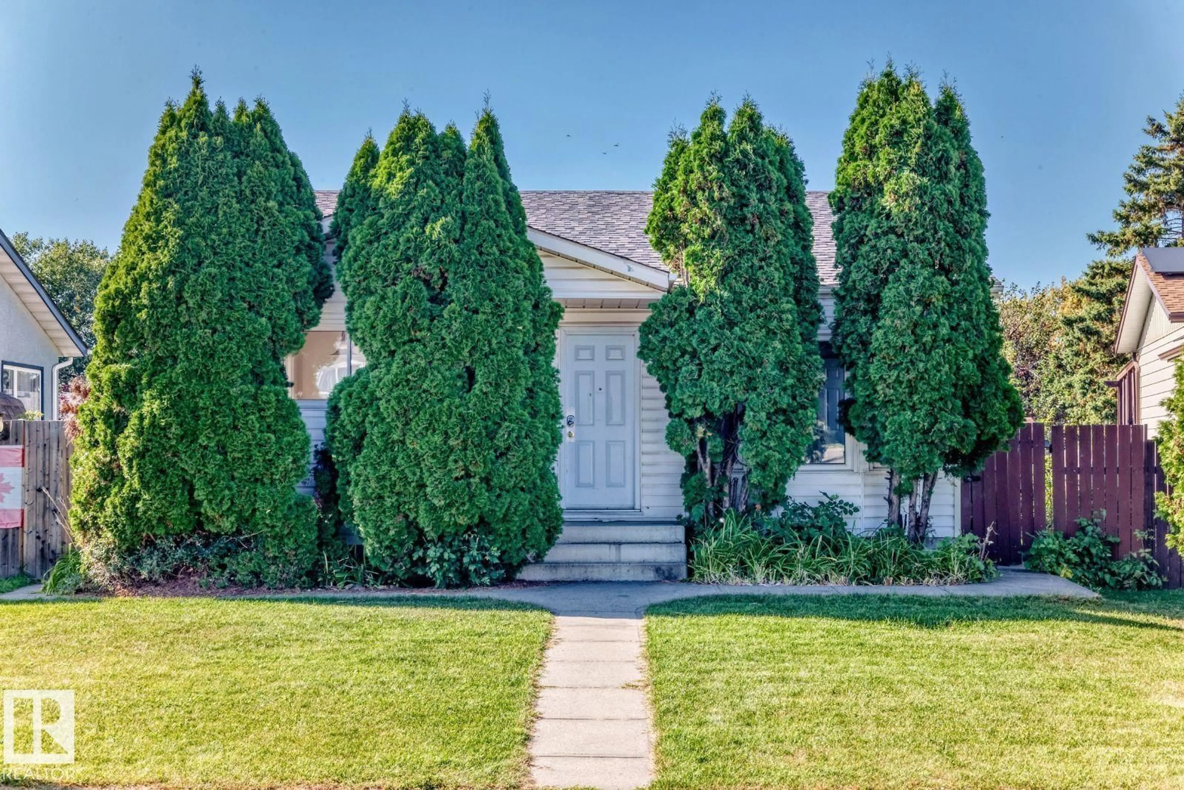 A pic from outside/outdoor area/front of a property/back of a property/a pic from drone, street for NW - 1020 60 ST, Edmonton Alberta T6L5P7