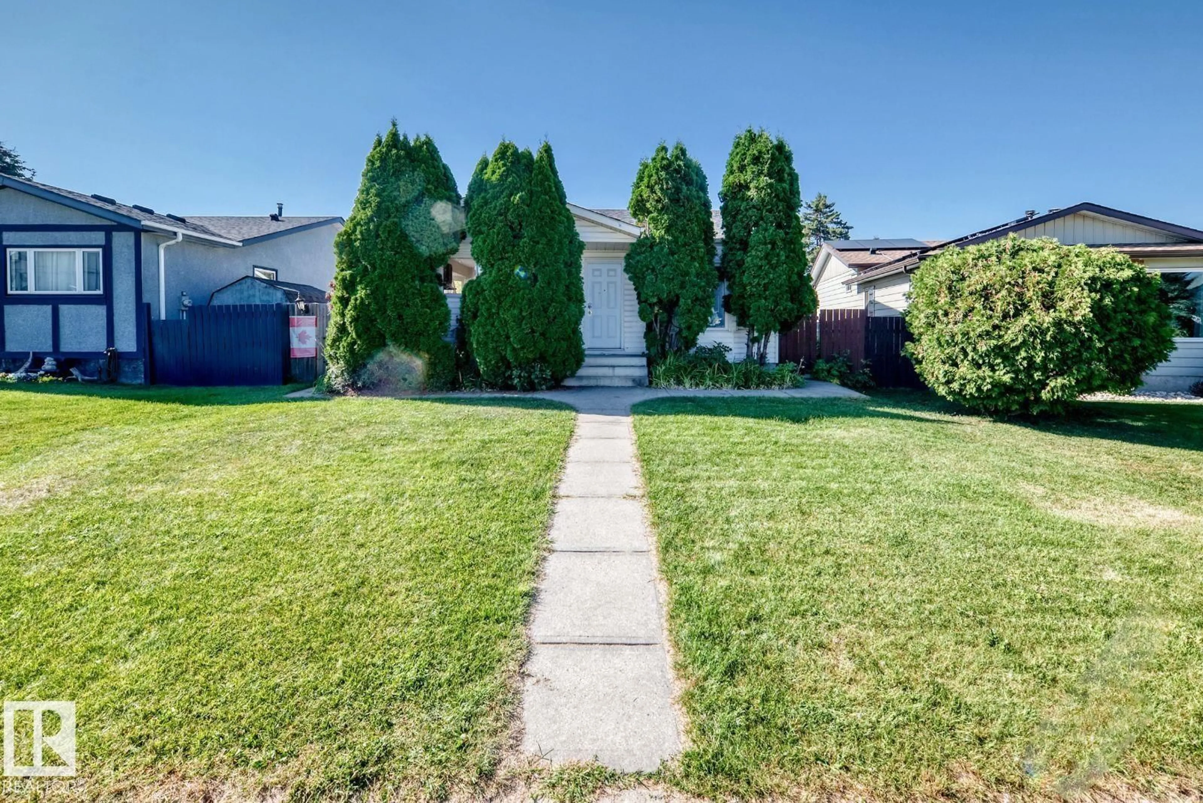 A pic from outside/outdoor area/front of a property/back of a property/a pic from drone, street for NW - 1020 60 ST, Edmonton Alberta T6L5P7