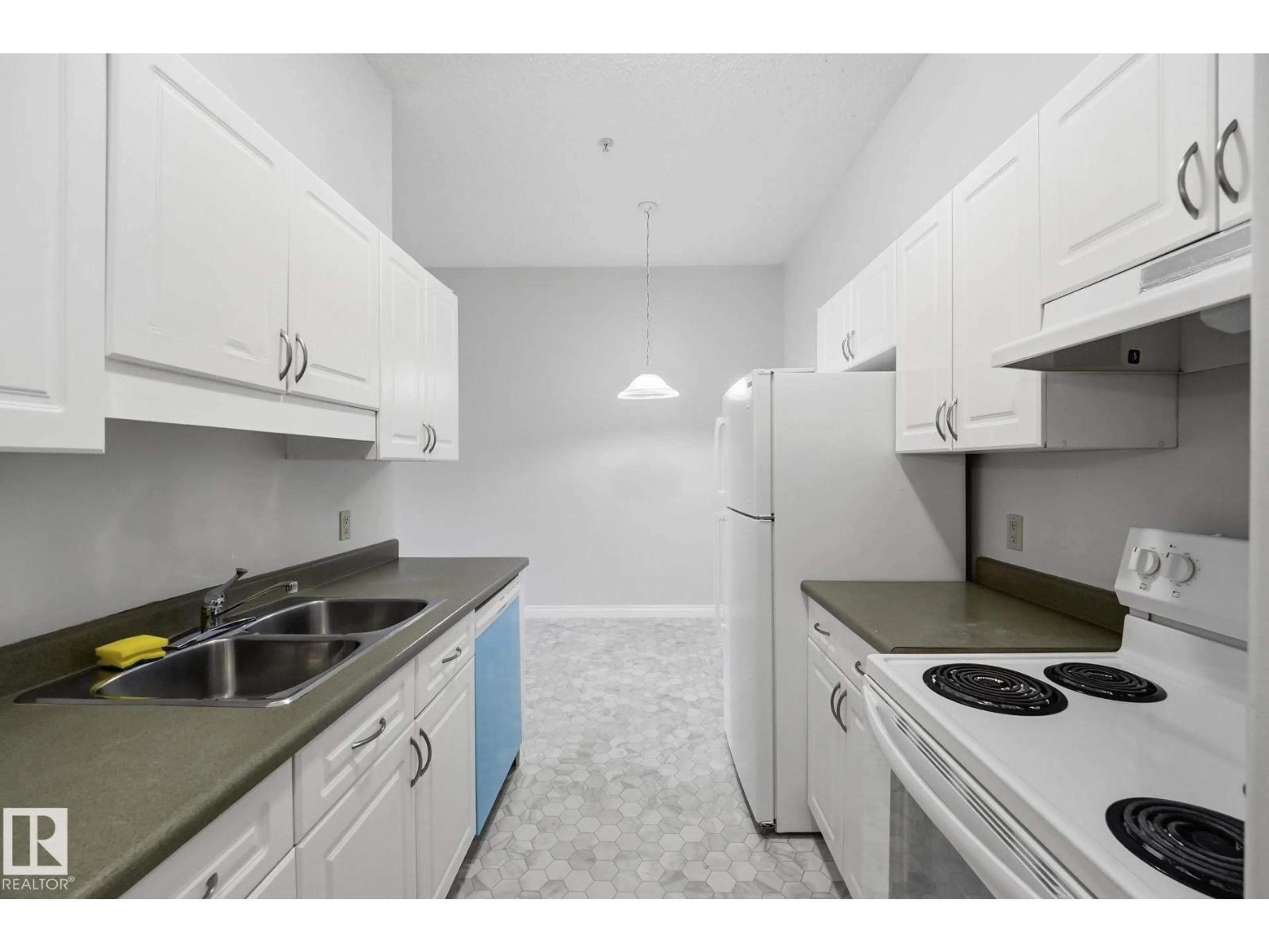 Standard kitchen, unknown for NW - 11446 40 AV, Edmonton Alberta T6J0R5