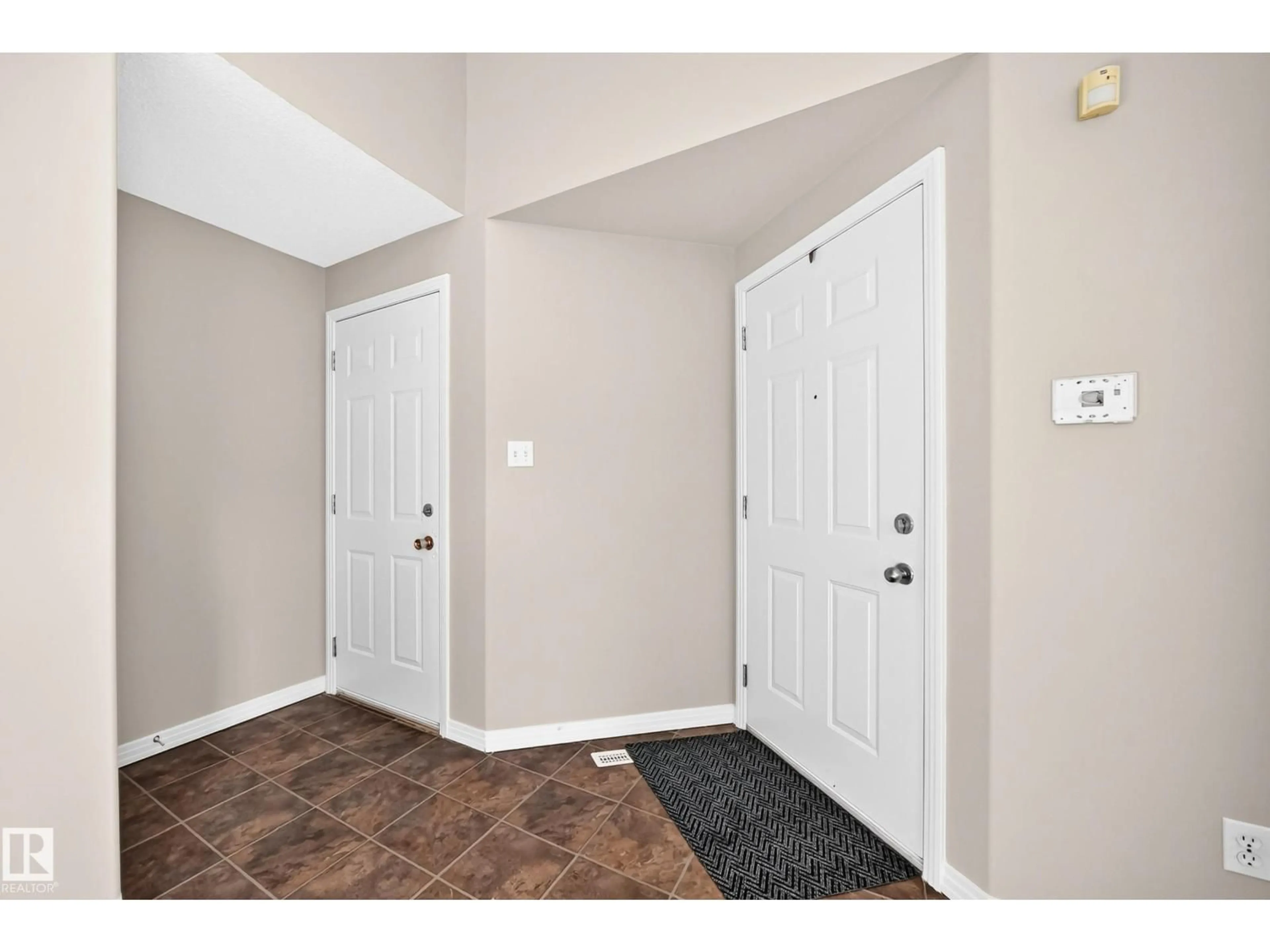 Indoor entryway for NW - 15104 45 ST, Edmonton Alberta T5Y3B1