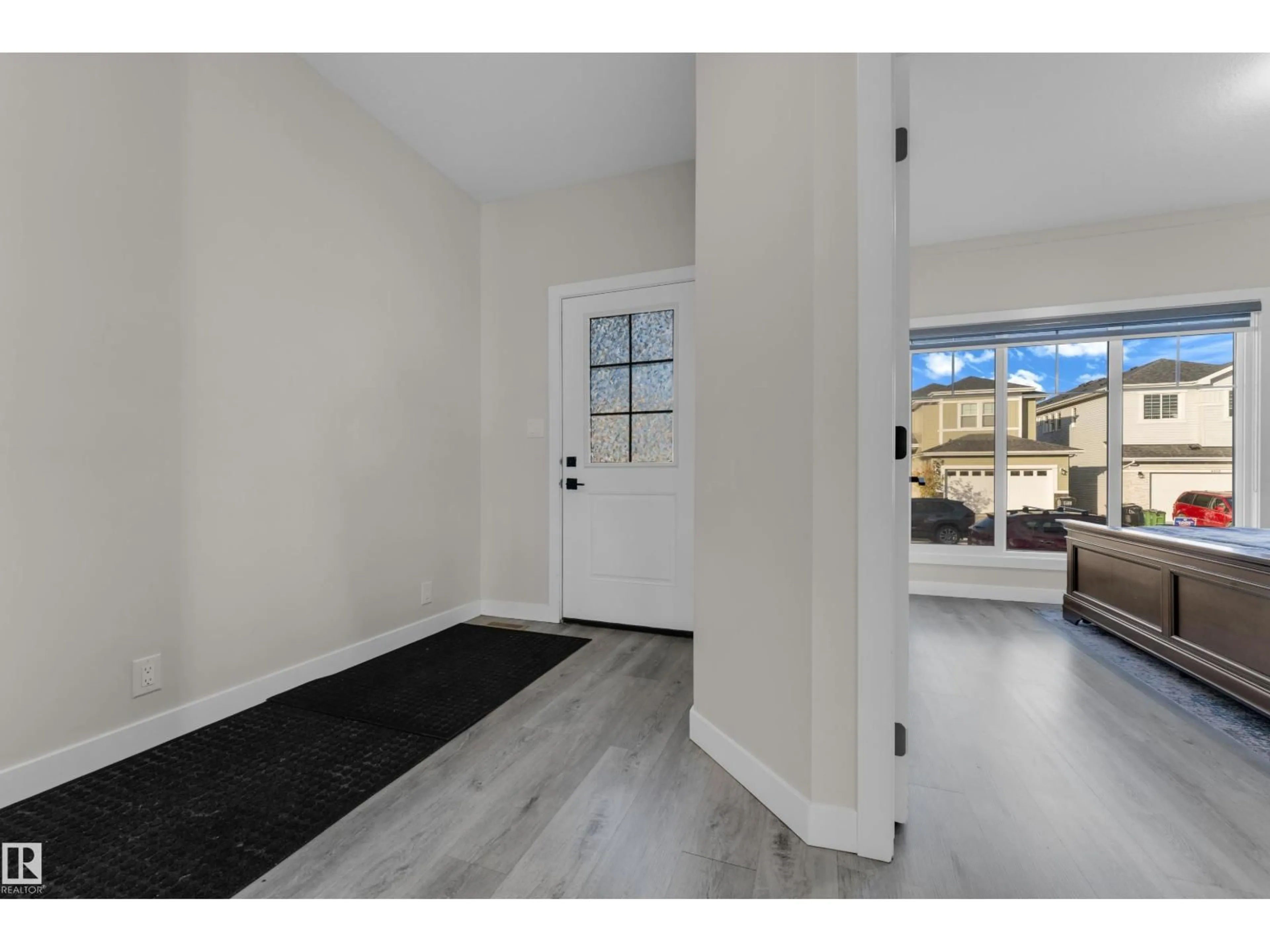 Indoor entryway for NW - 6019 180 AV, Edmonton Alberta T5Y3W9