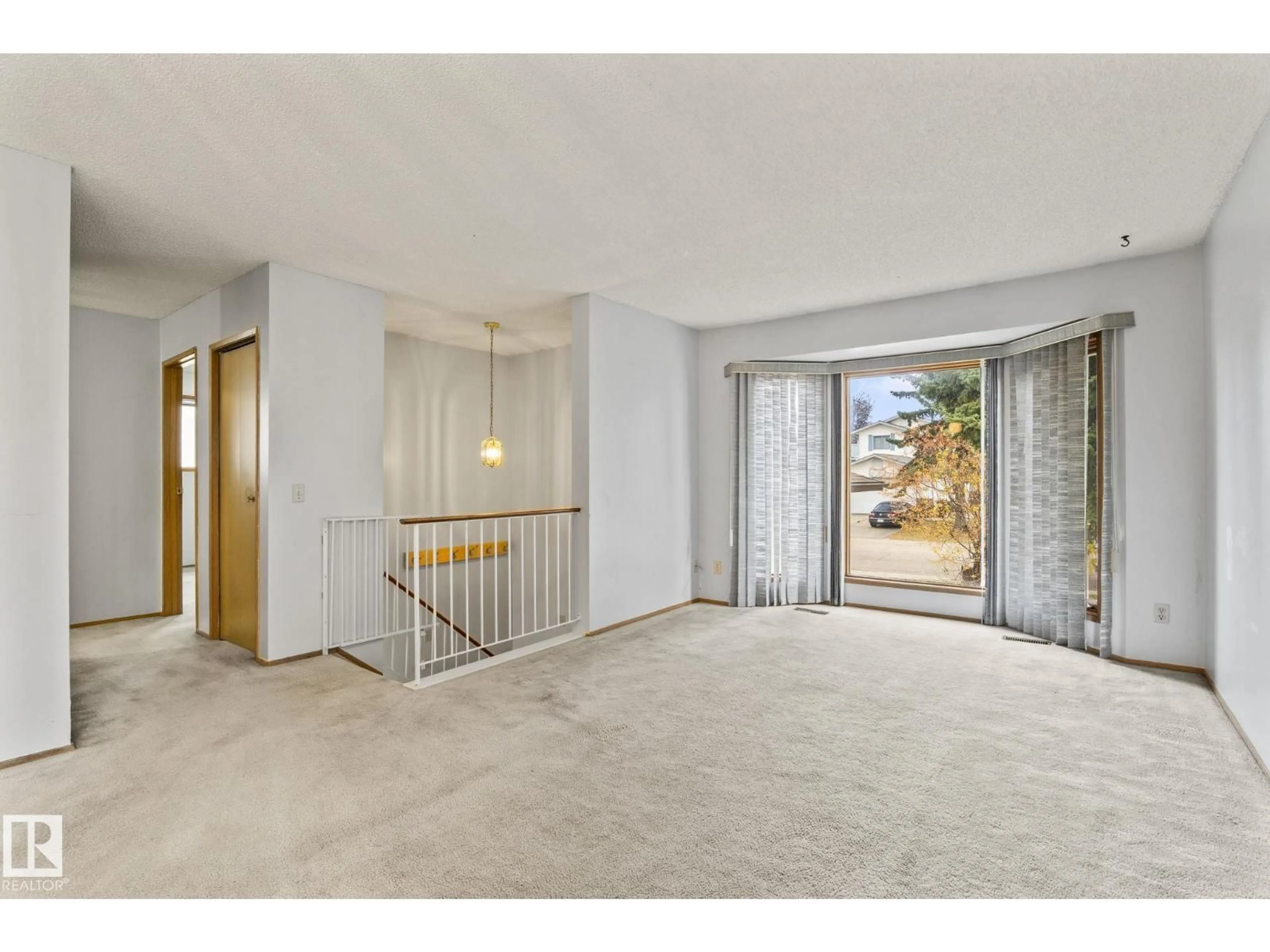 Indoor foyer for 1416 49A ST, Edmonton Alberta T6L6H6
