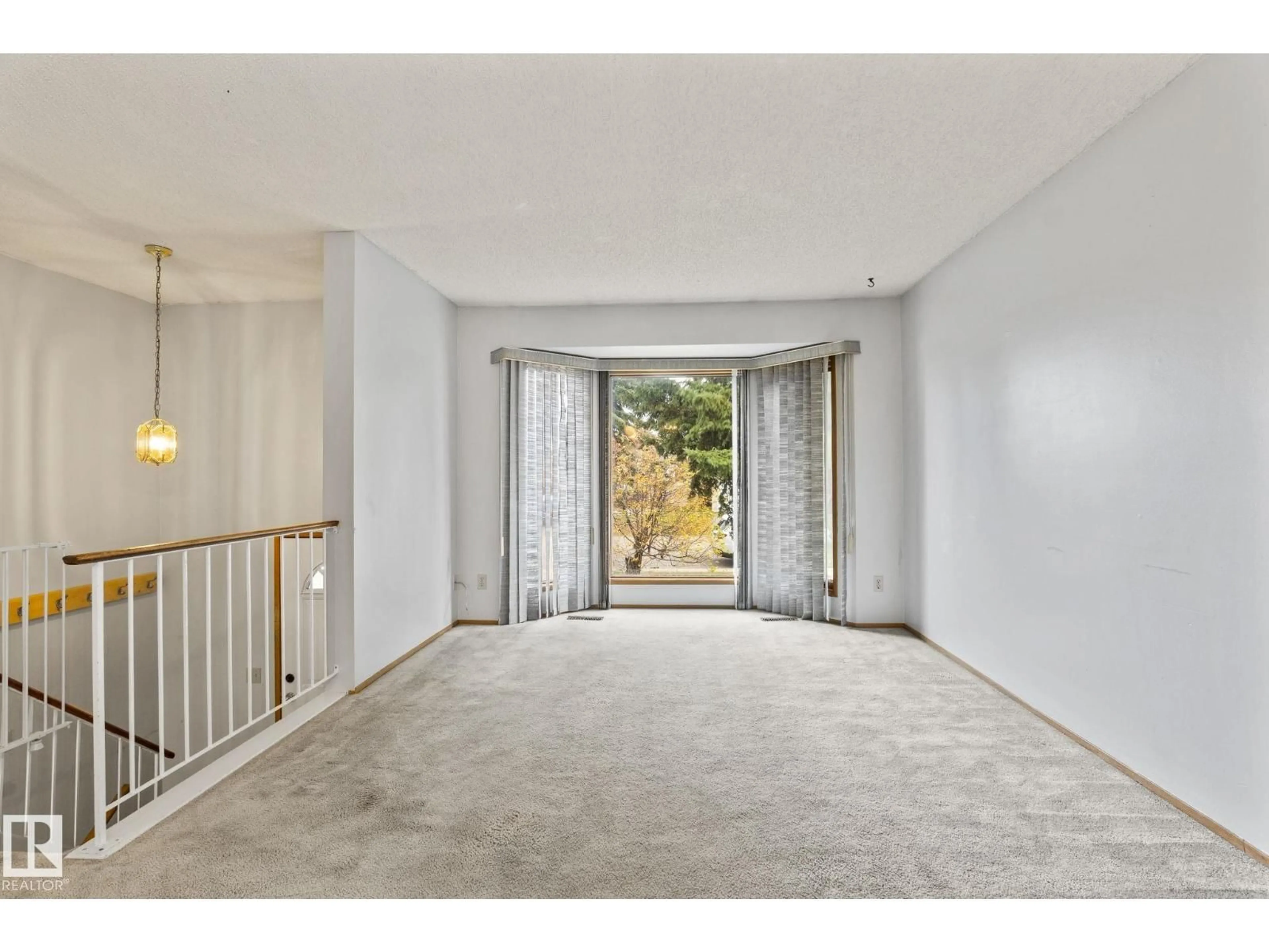 Indoor foyer for 1416 49A ST, Edmonton Alberta T6L6H6