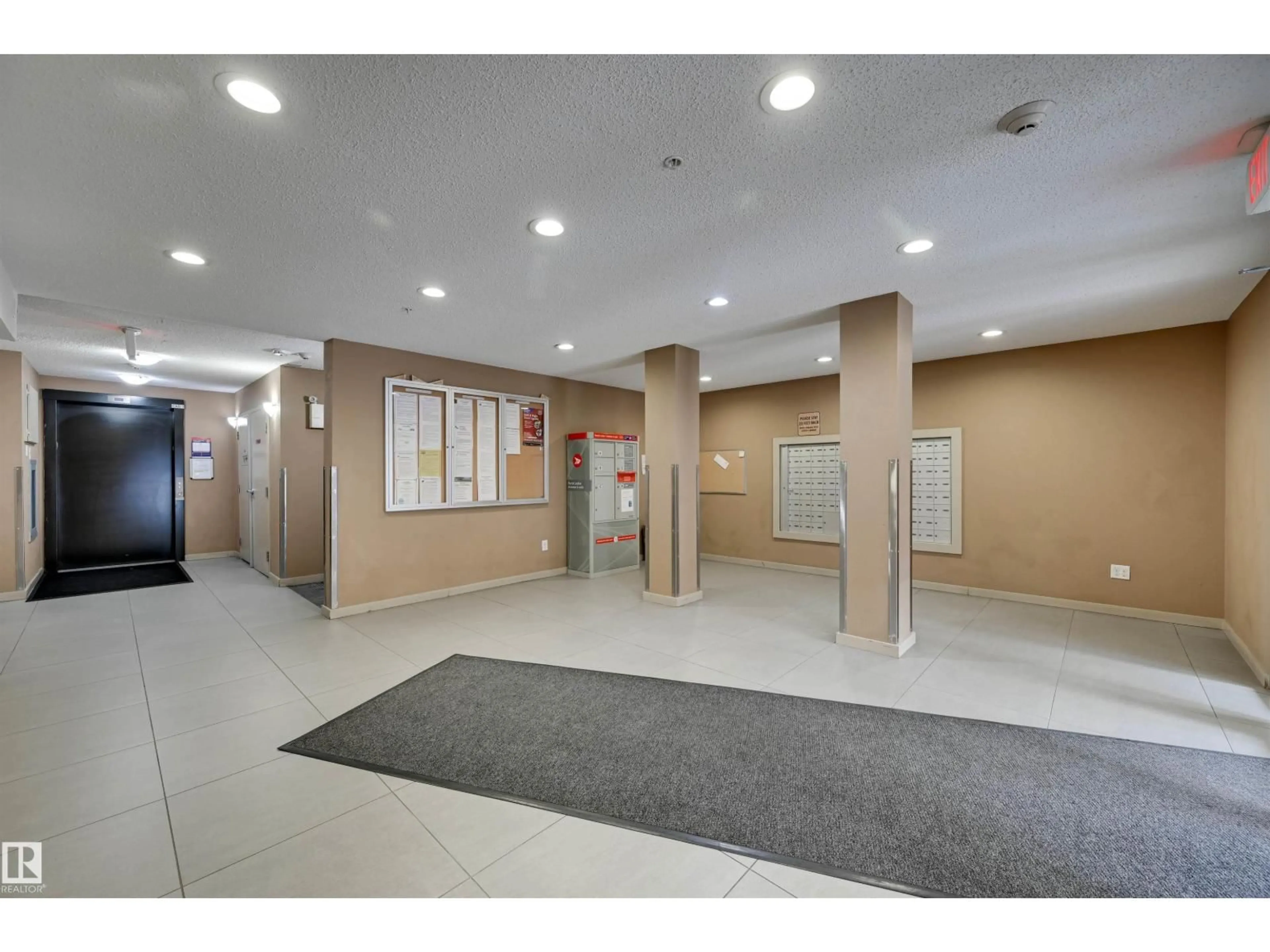 Indoor foyer for 415 - 1070 MCCONACHIE BV, Edmonton Alberta T5Y0X1