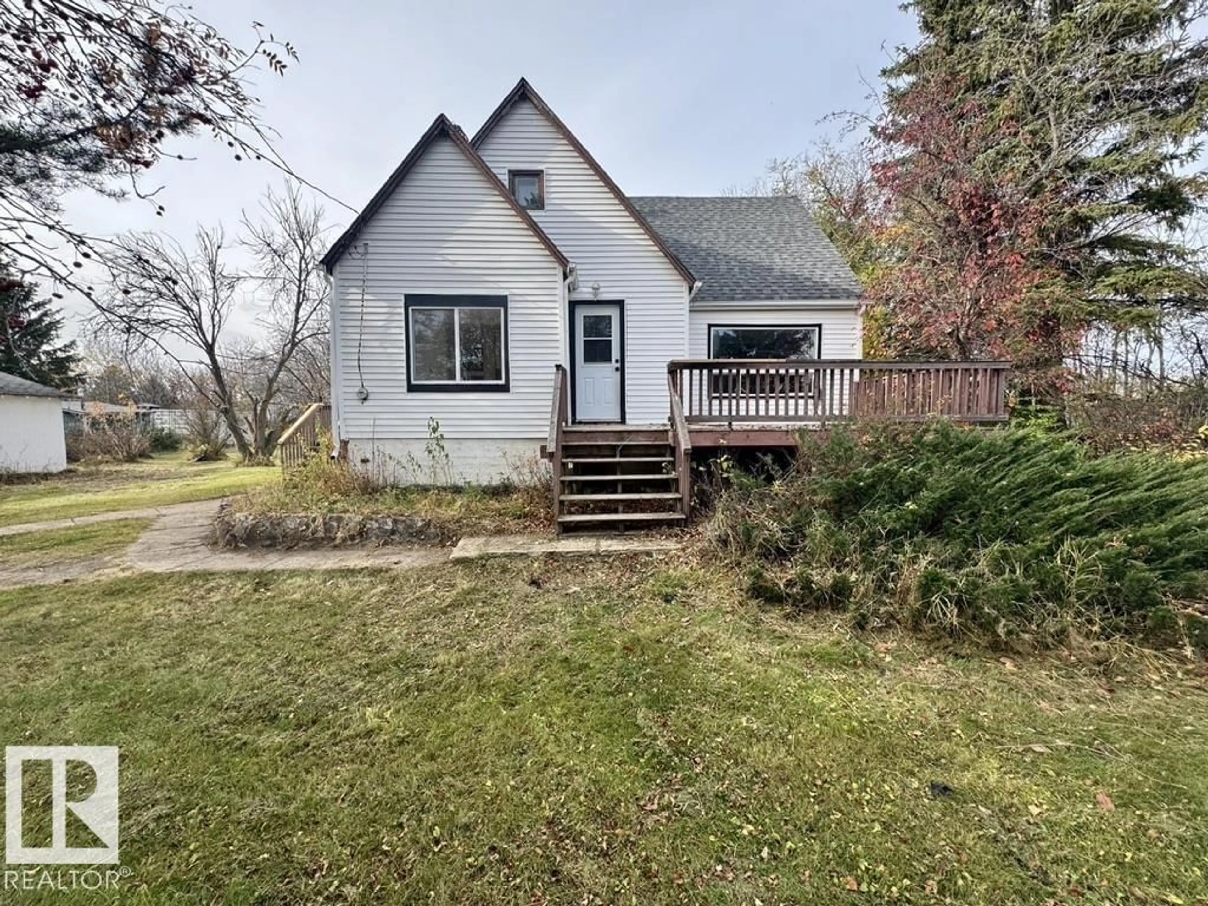 A pic from outside/outdoor area/front of a property/back of a property/a pic from drone, street for S - 4009 1ST ST, Ashmont Alberta T0A0C0