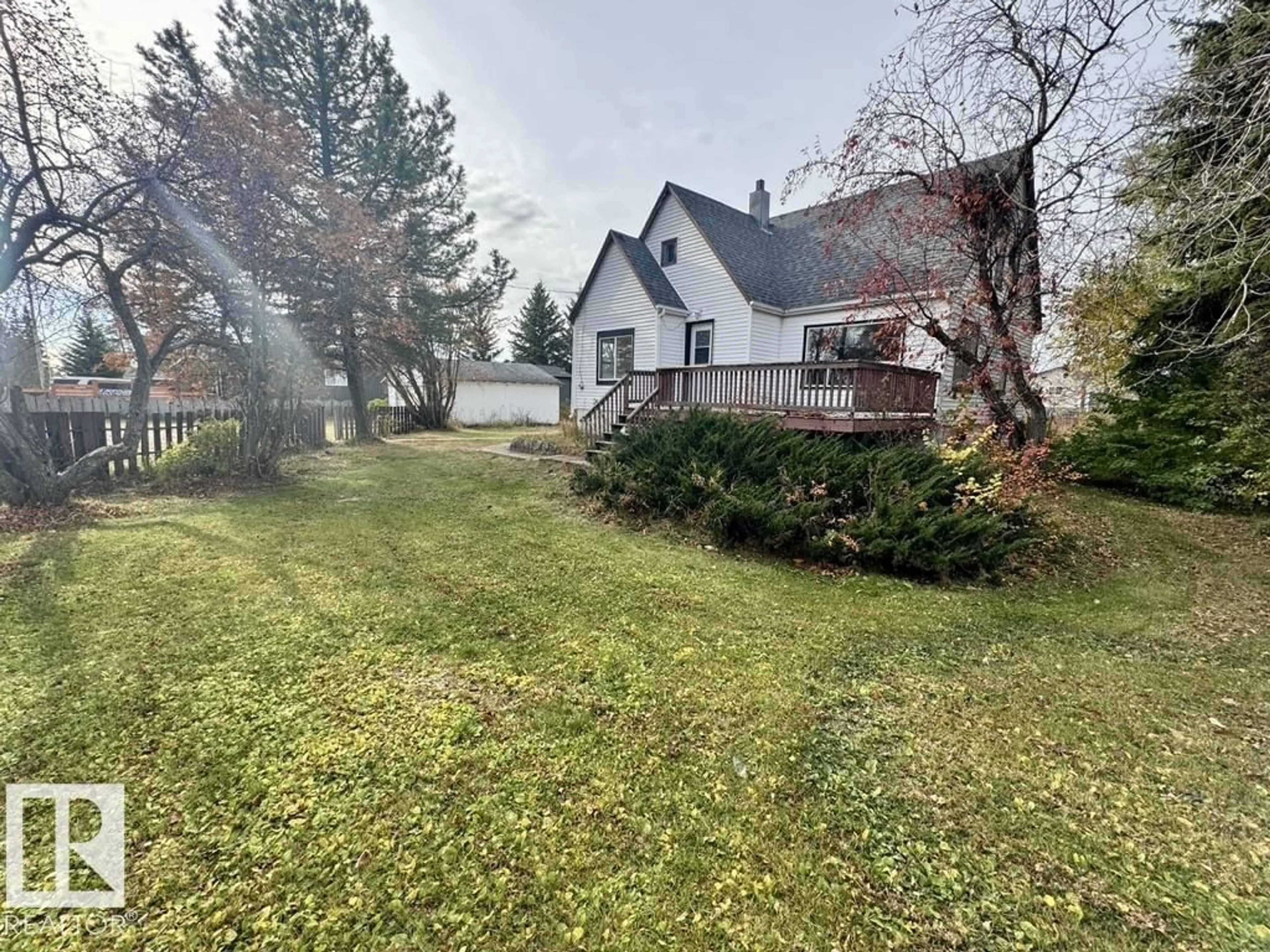 A pic from outside/outdoor area/front of a property/back of a property/a pic from drone, street for S - 4009 1ST ST, Ashmont Alberta T0A0C0