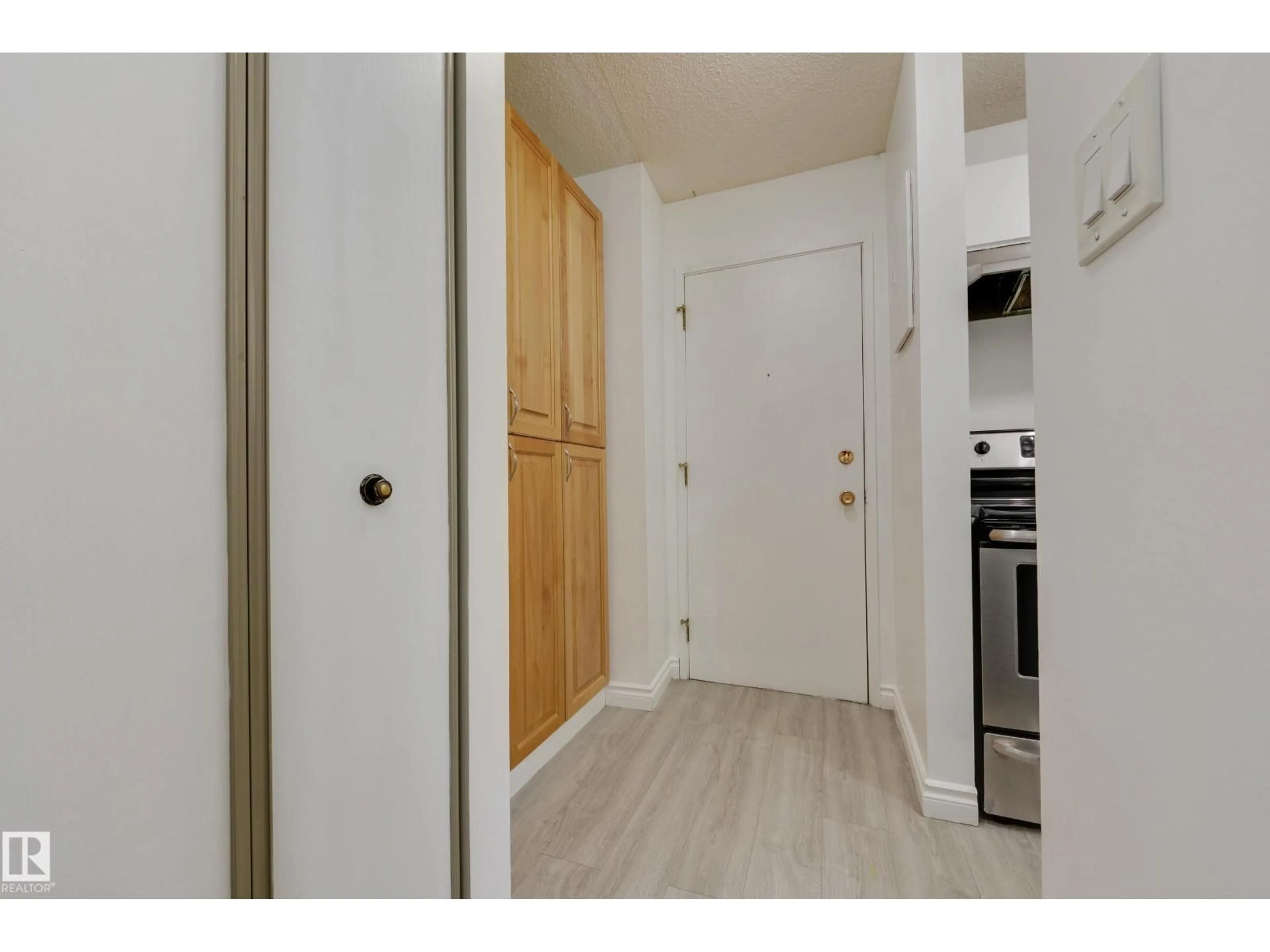 Indoor entryway for #4 - 10836 116 ST, Edmonton Alberta T5H3M5