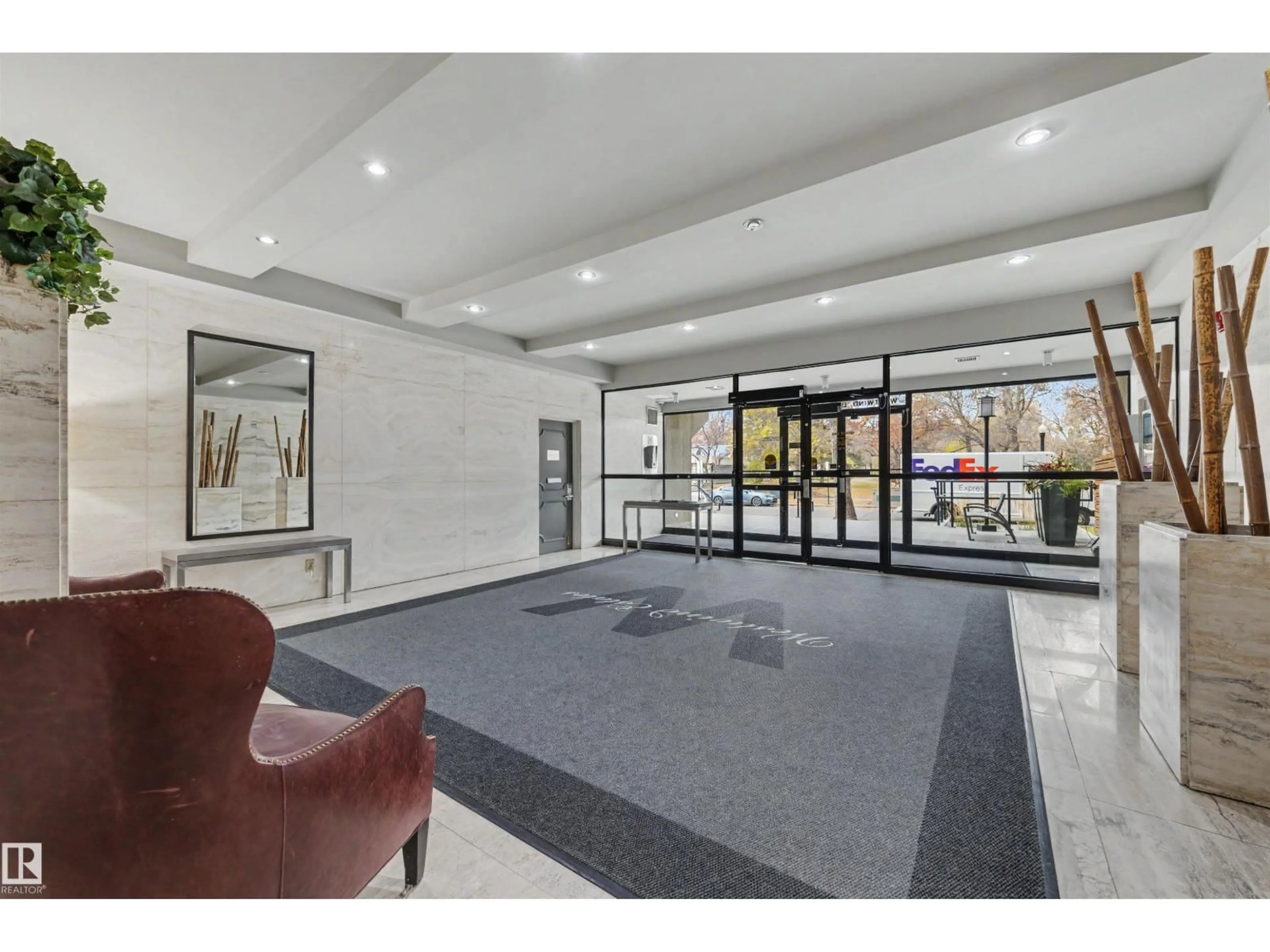 Indoor foyer for 905 - 9809 110 ST NW, Edmonton Alberta T5K2J9
