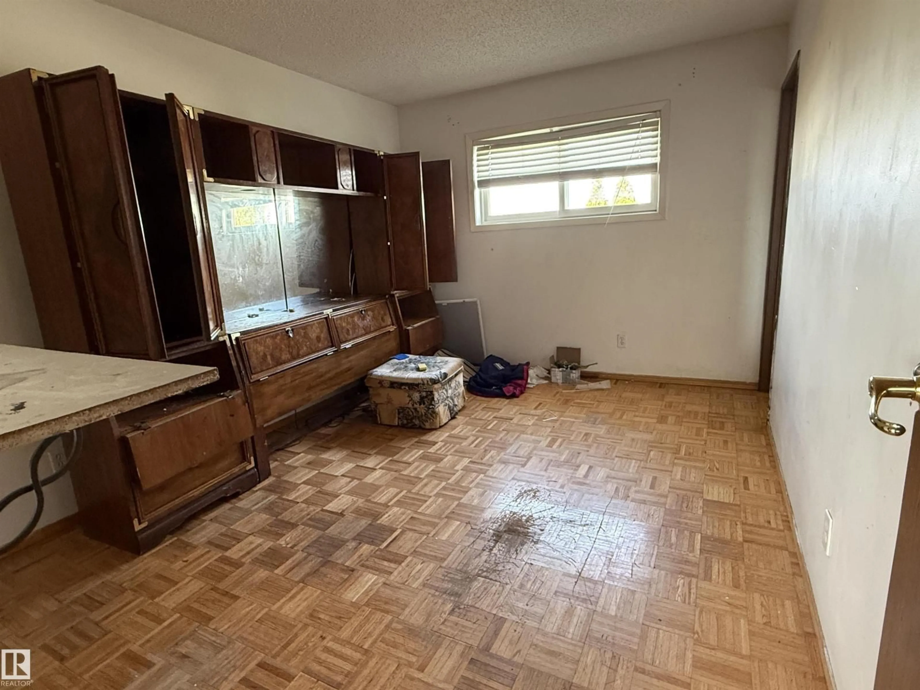 A pic of a room for NW - 7520 152B AV, Edmonton Alberta T5C3K9