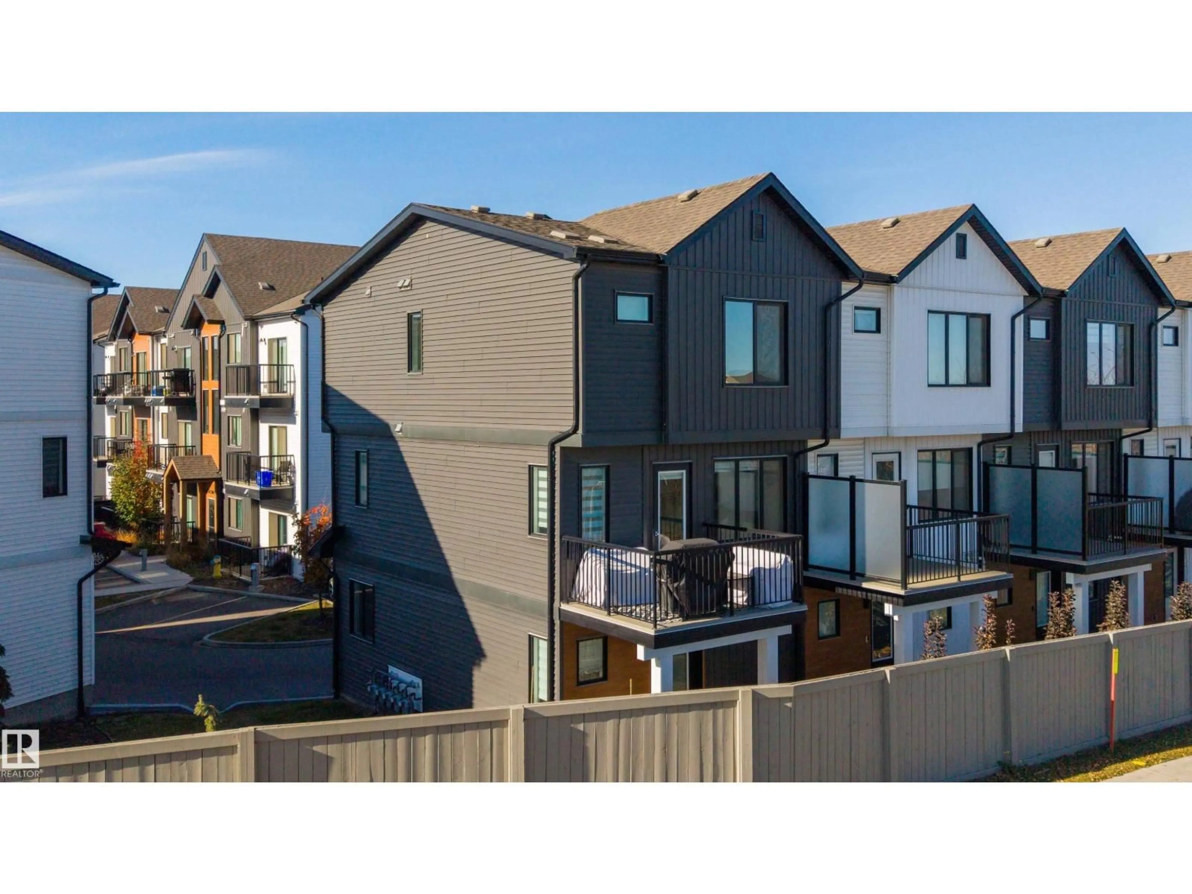 A pic from outside/outdoor area/front of a property/back of a property/a pic from drone, street for 49 SECORD BV, Edmonton Alberta T5T7R9
