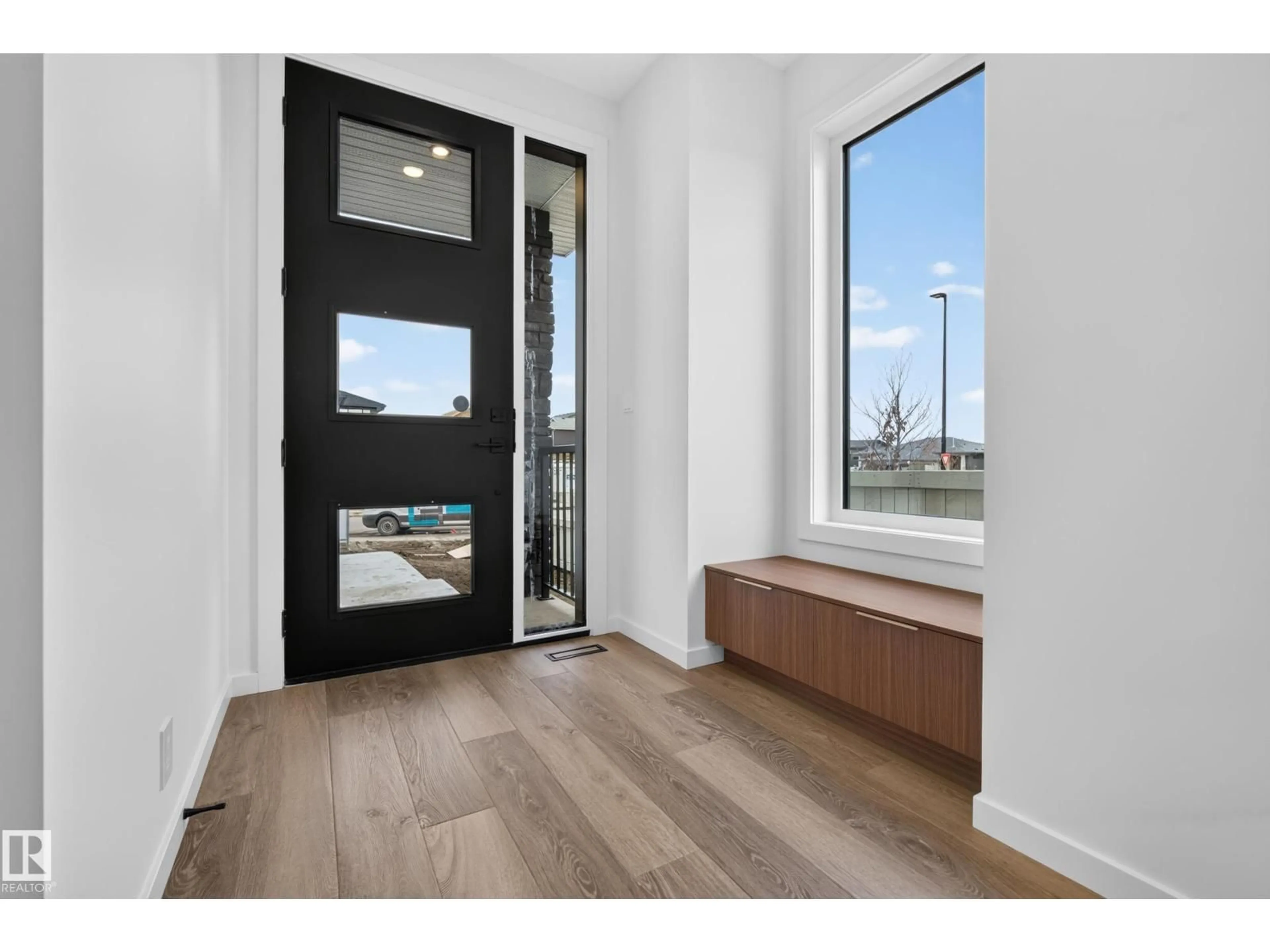 Indoor entryway for 31 NEWBURY CI, Sherwood Park Alberta T8B0G1