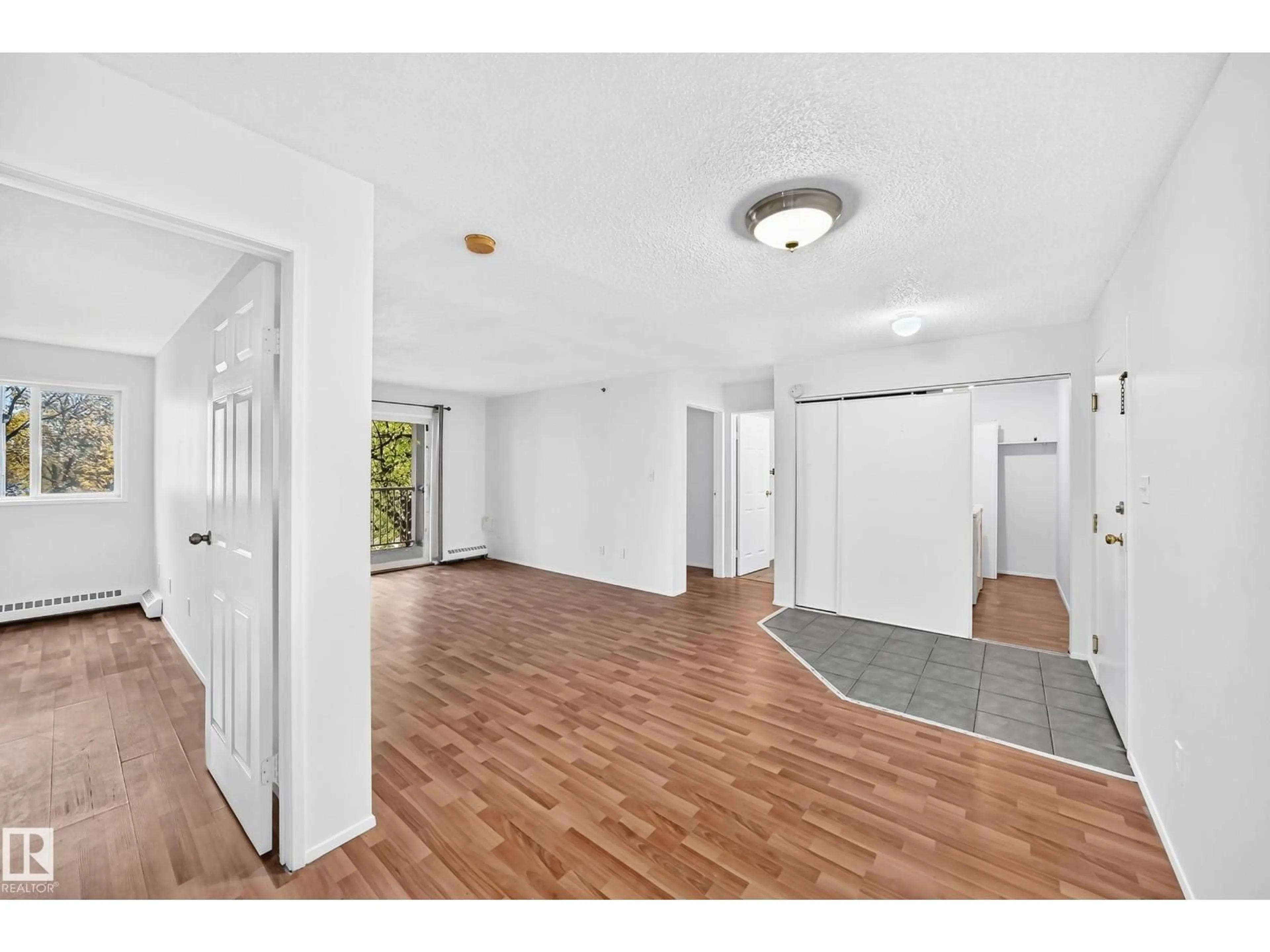 Indoor foyer for #212 - 11218 80 ST, Edmonton Alberta T5B4V9
