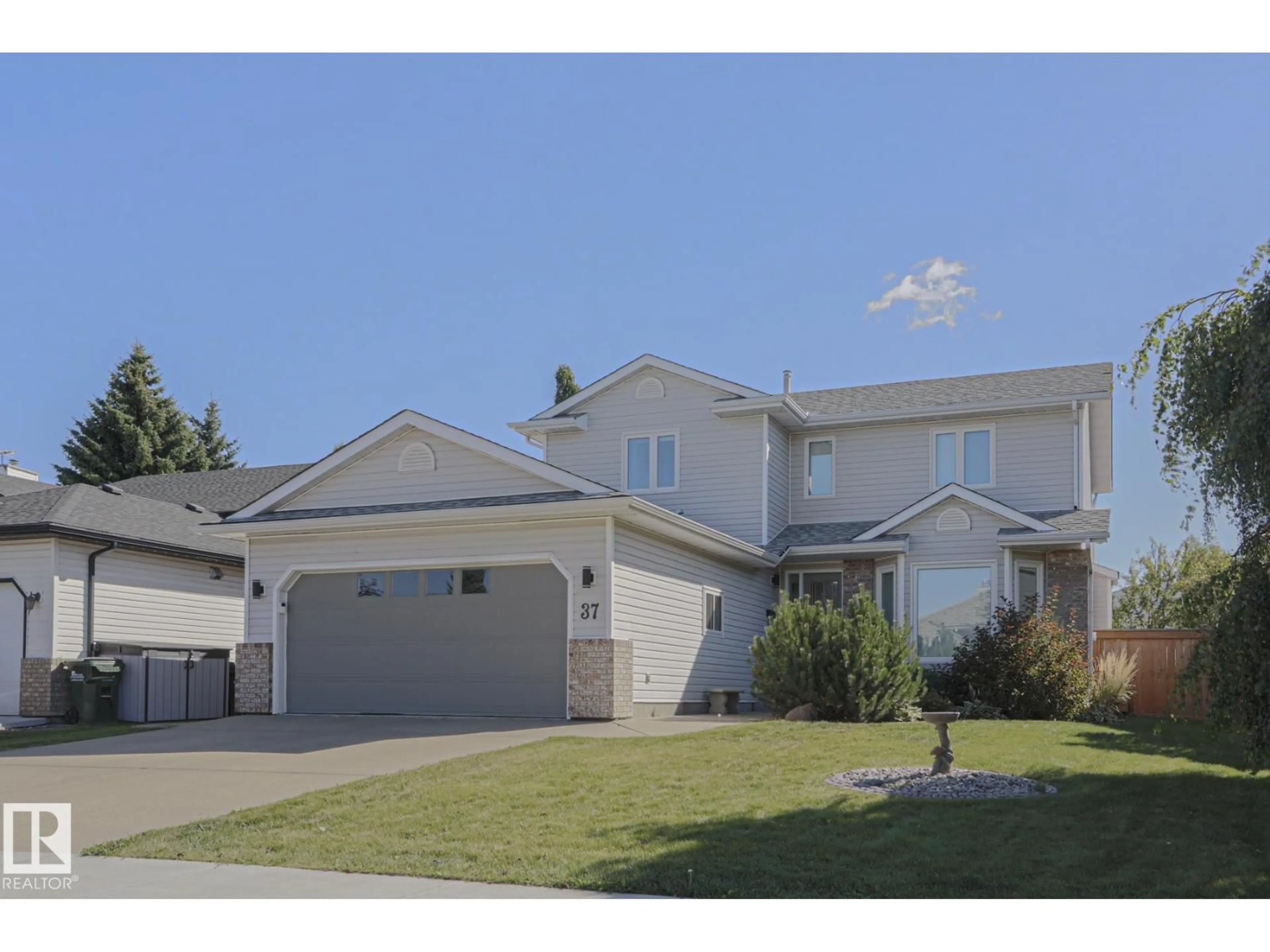 Home with vinyl exterior material, street for 37 CATALINA DR, Sherwood Park Alberta T8H1T4