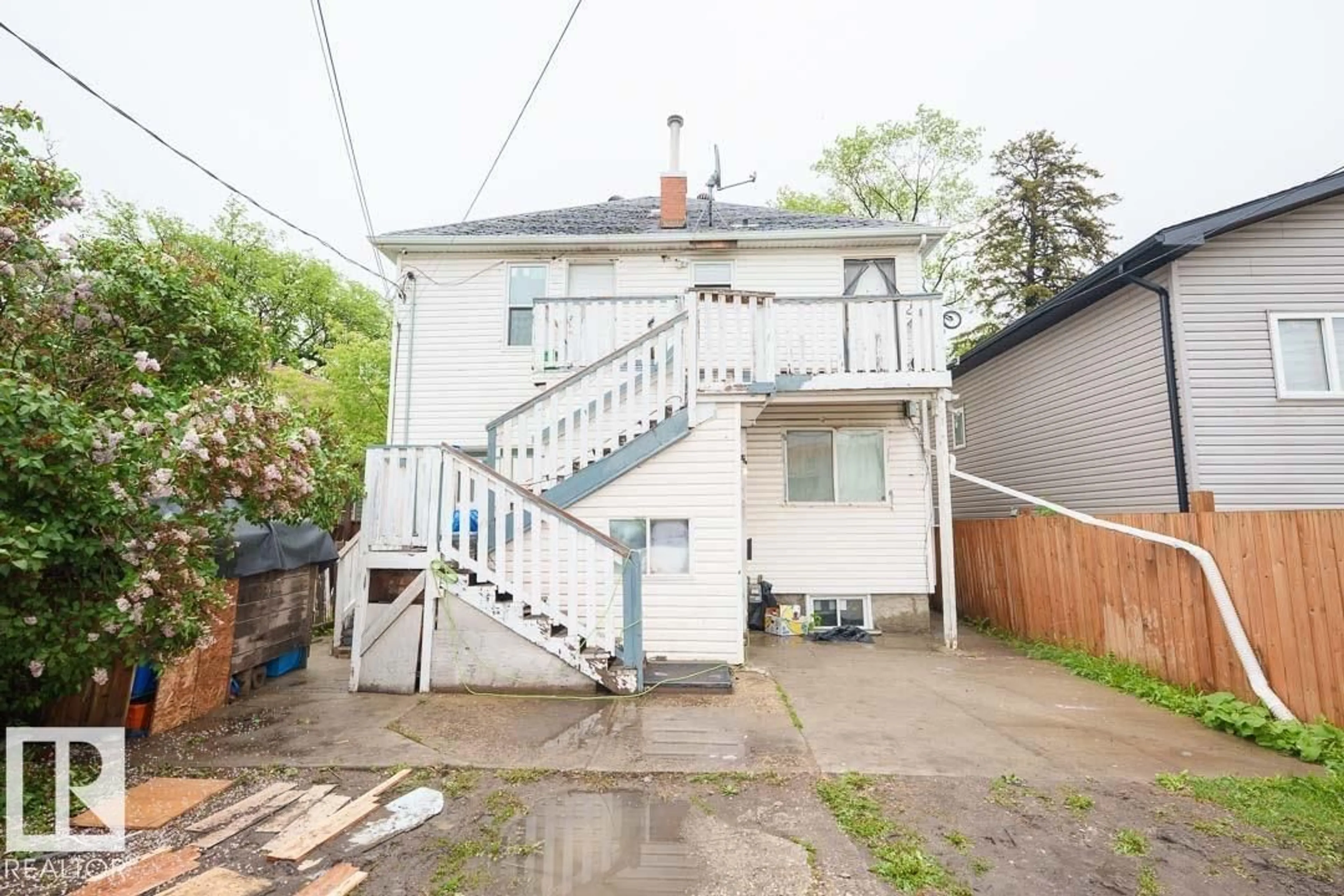Patio, street for 11308 94 ST, Edmonton Alberta T5G1H3