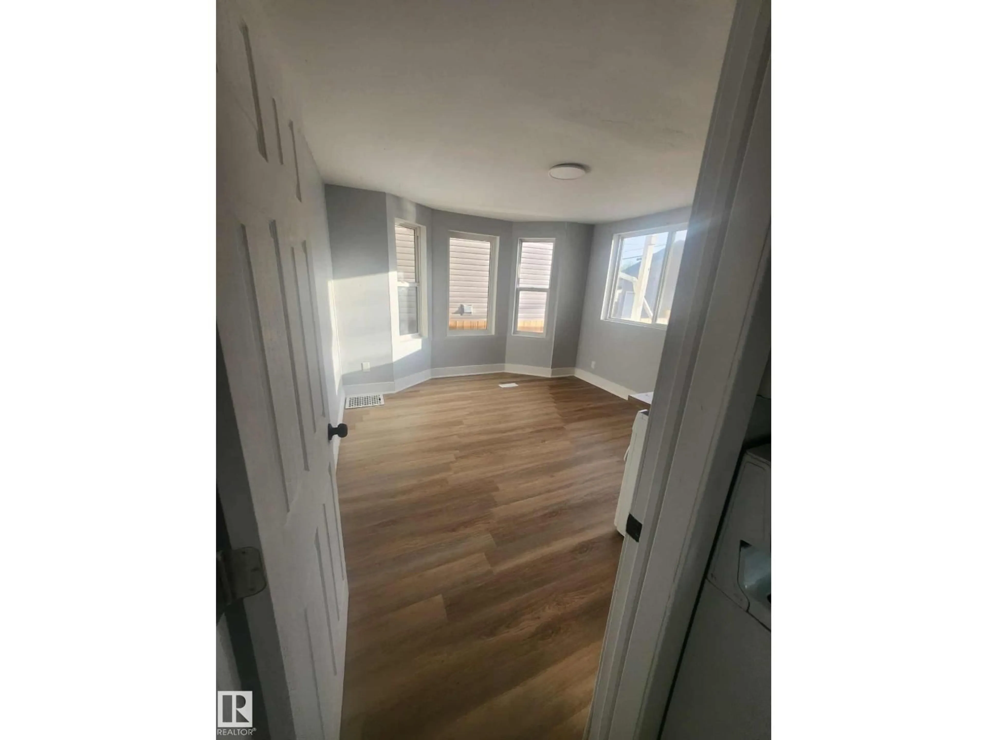 A pic of a room for 11308 94 ST, Edmonton Alberta T5G1H3