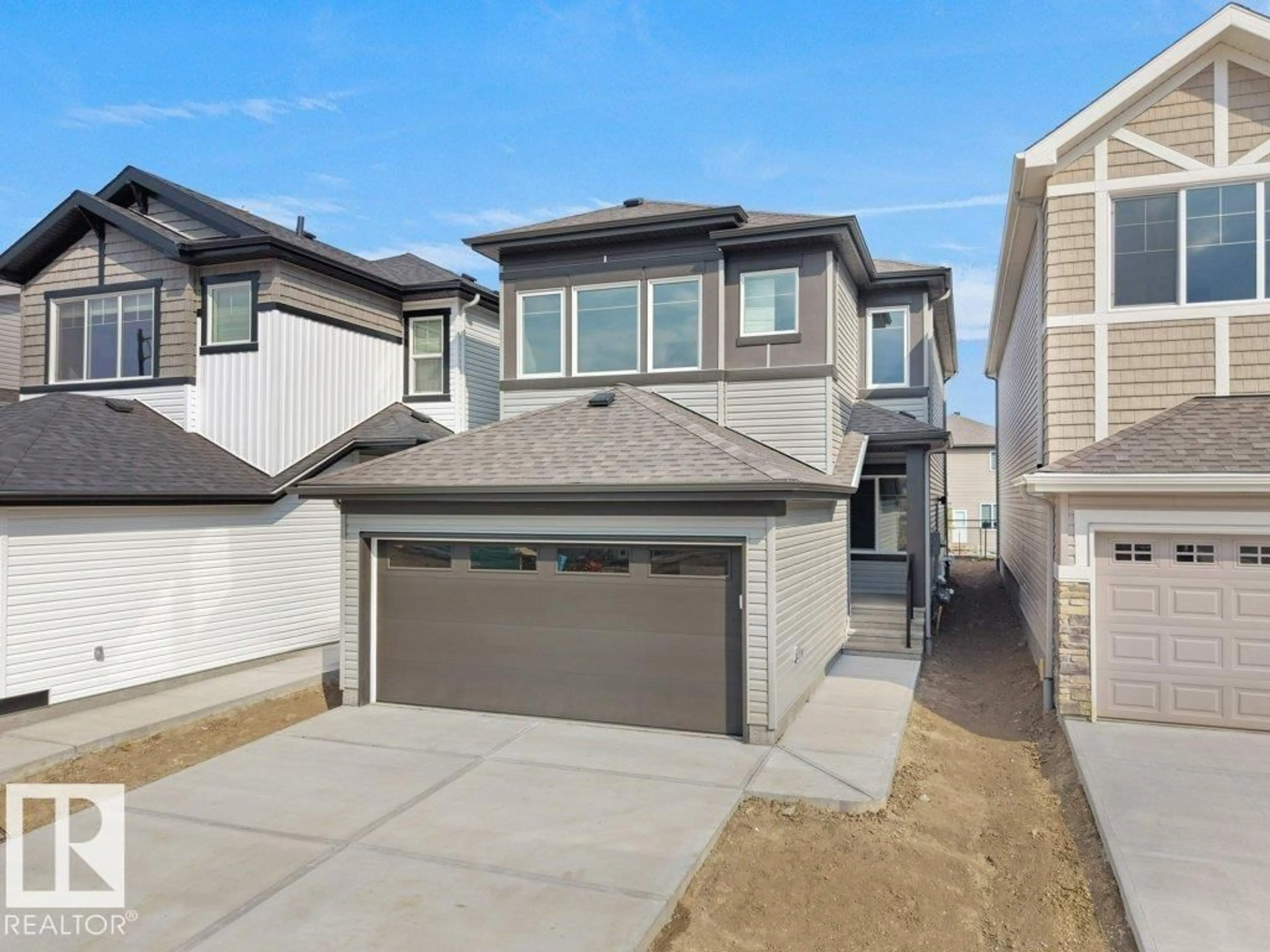 Home with vinyl exterior material, street for 912 17 AVE NW, Edmonton Alberta T6T2X8