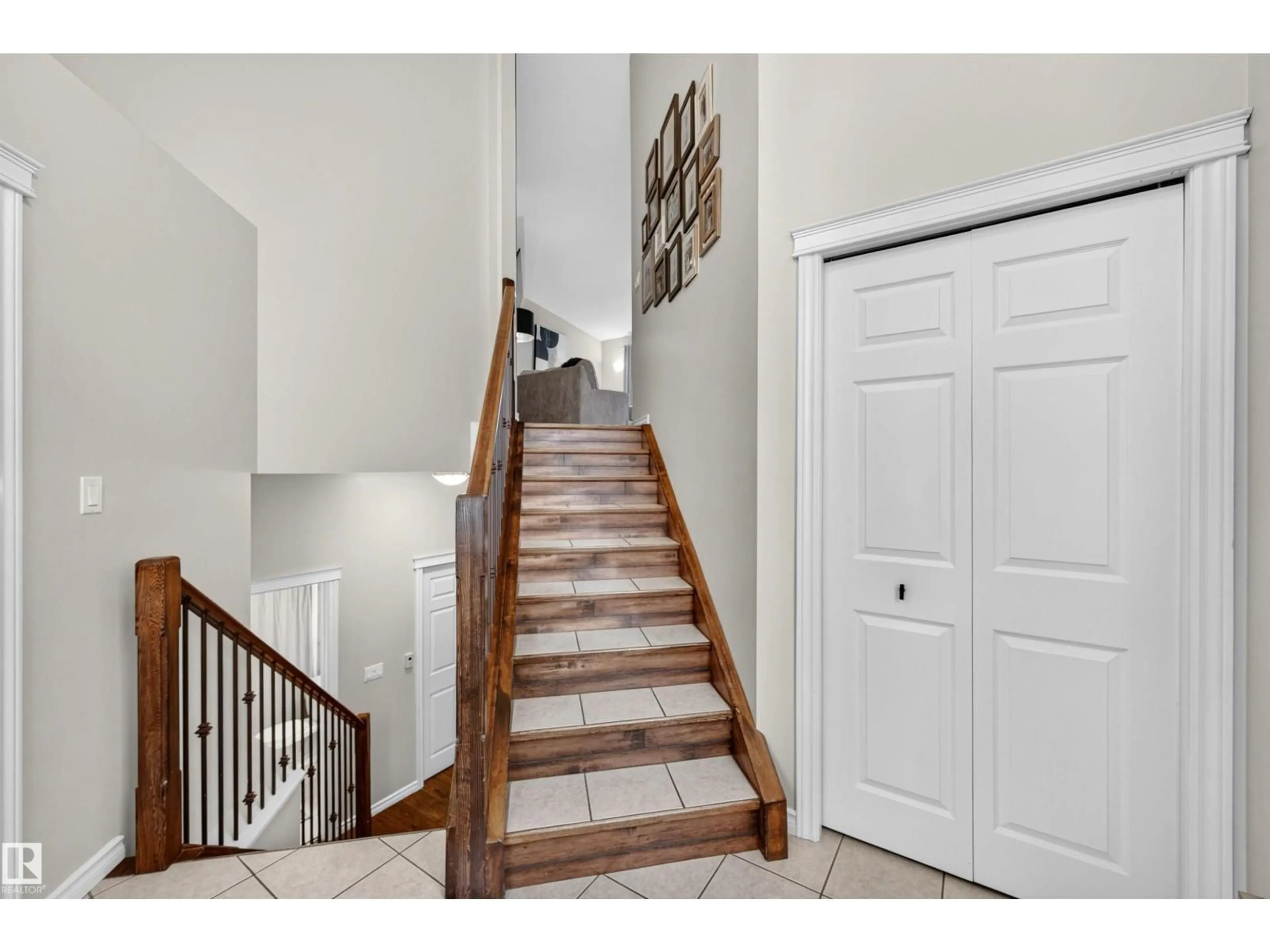 Indoor entryway for 9406 83 AV, Morinville Alberta T8R0A8