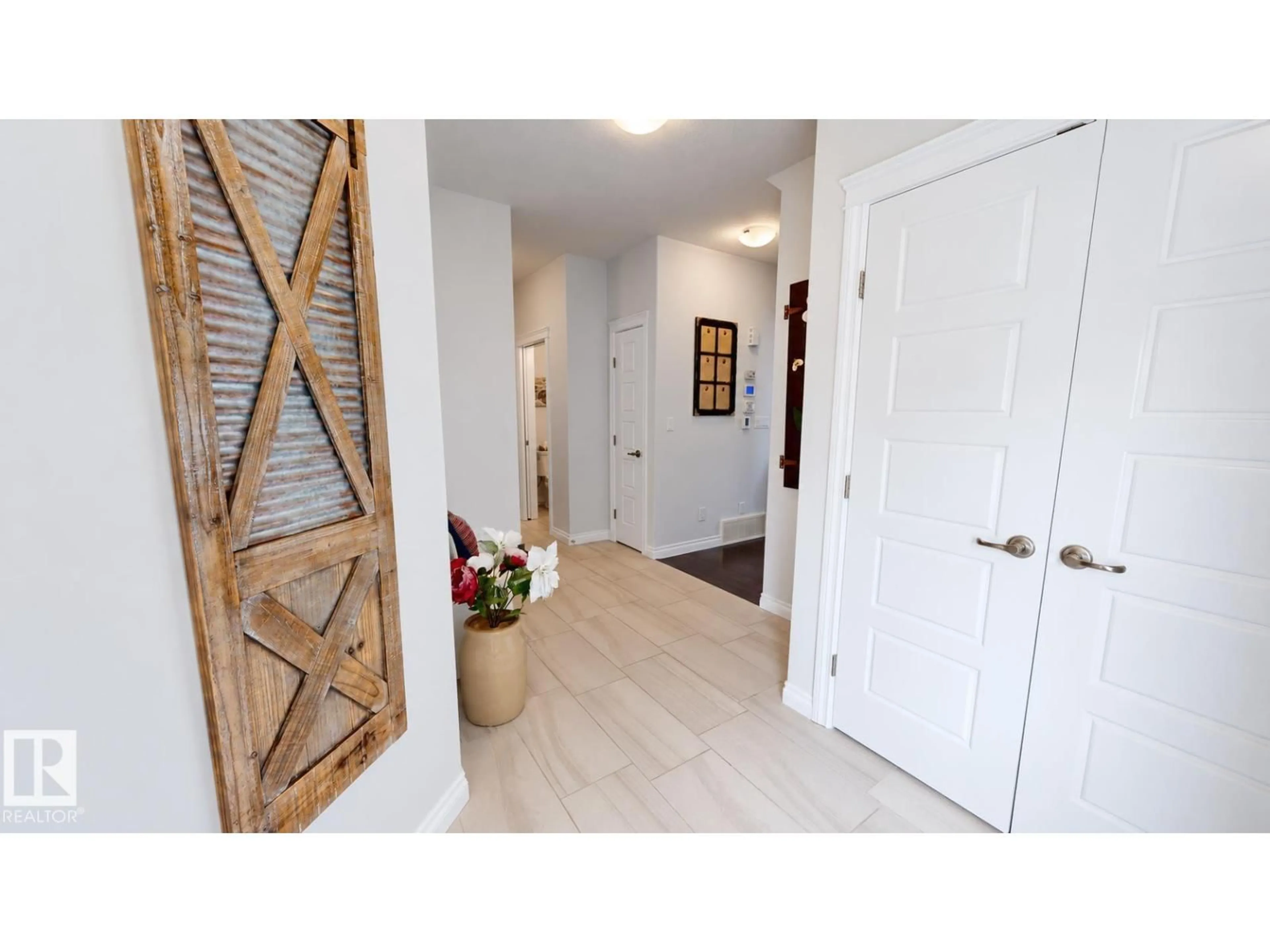 Indoor entryway for NW - 22308 82 AV, Edmonton Alberta T5T7A3