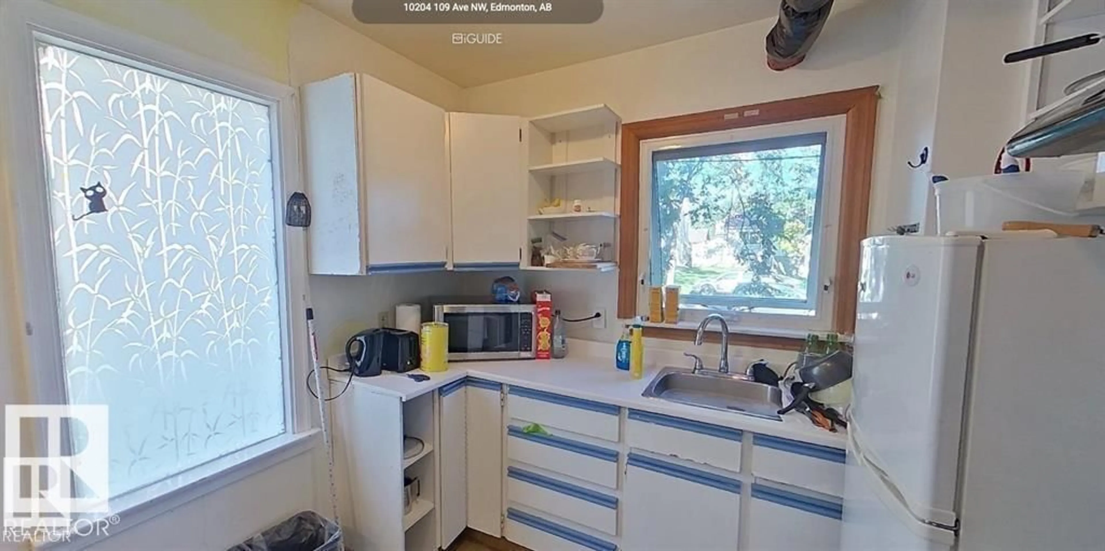 Standard kitchen, unknown for 10204 123 AV, Edmonton Alberta T5G0V6