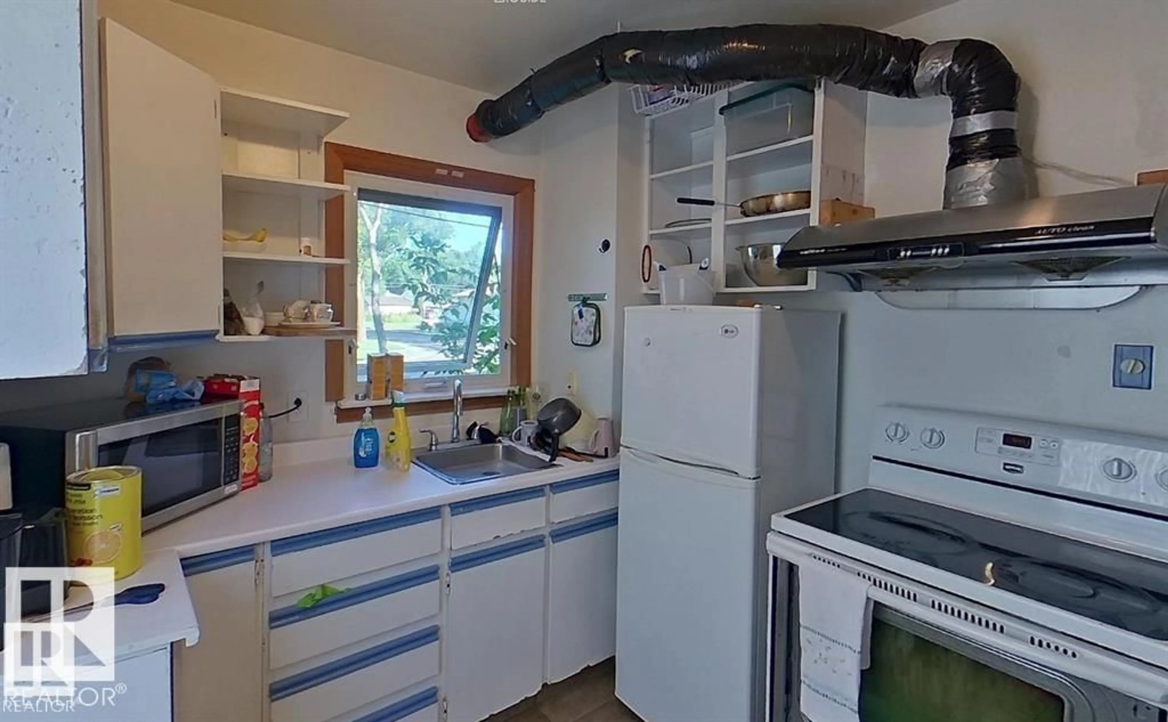 Standard kitchen, unknown for 10204 123 AV, Edmonton Alberta T5G0V6