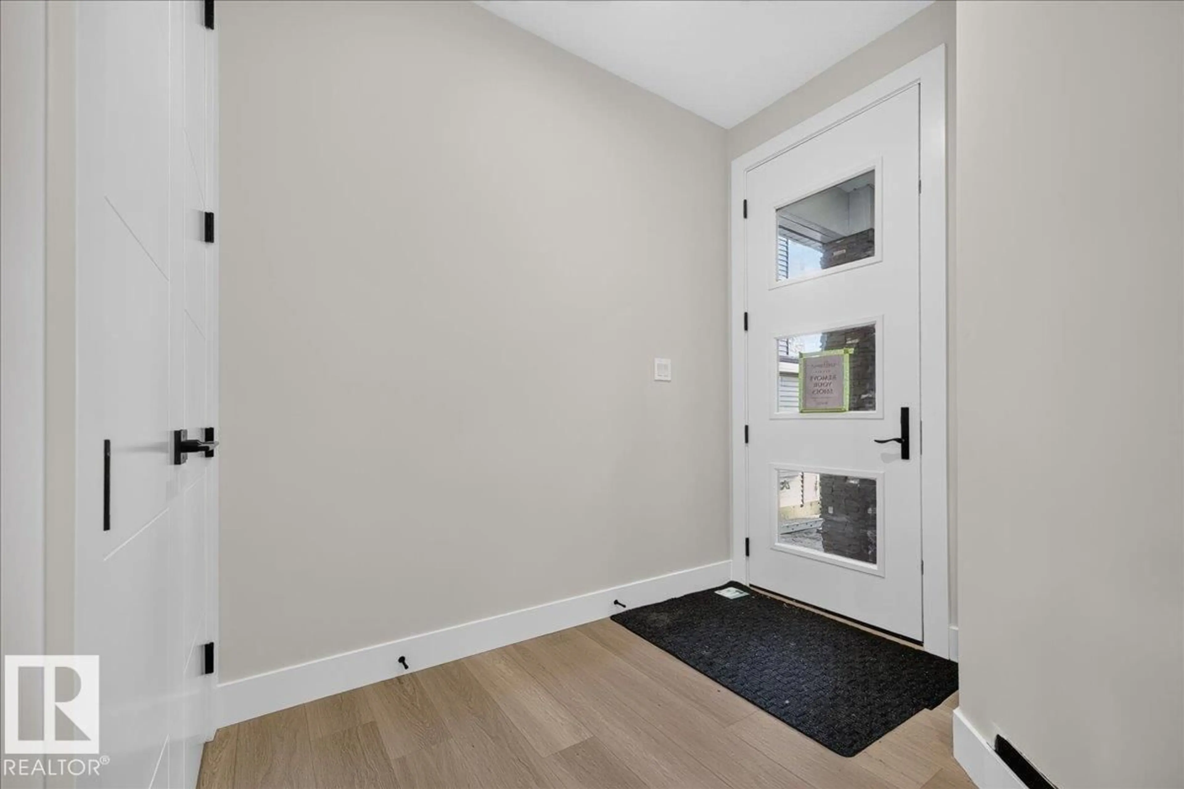 Indoor entryway for 3196 GRANVILLE DR, Edmonton Alberta T5T7E9