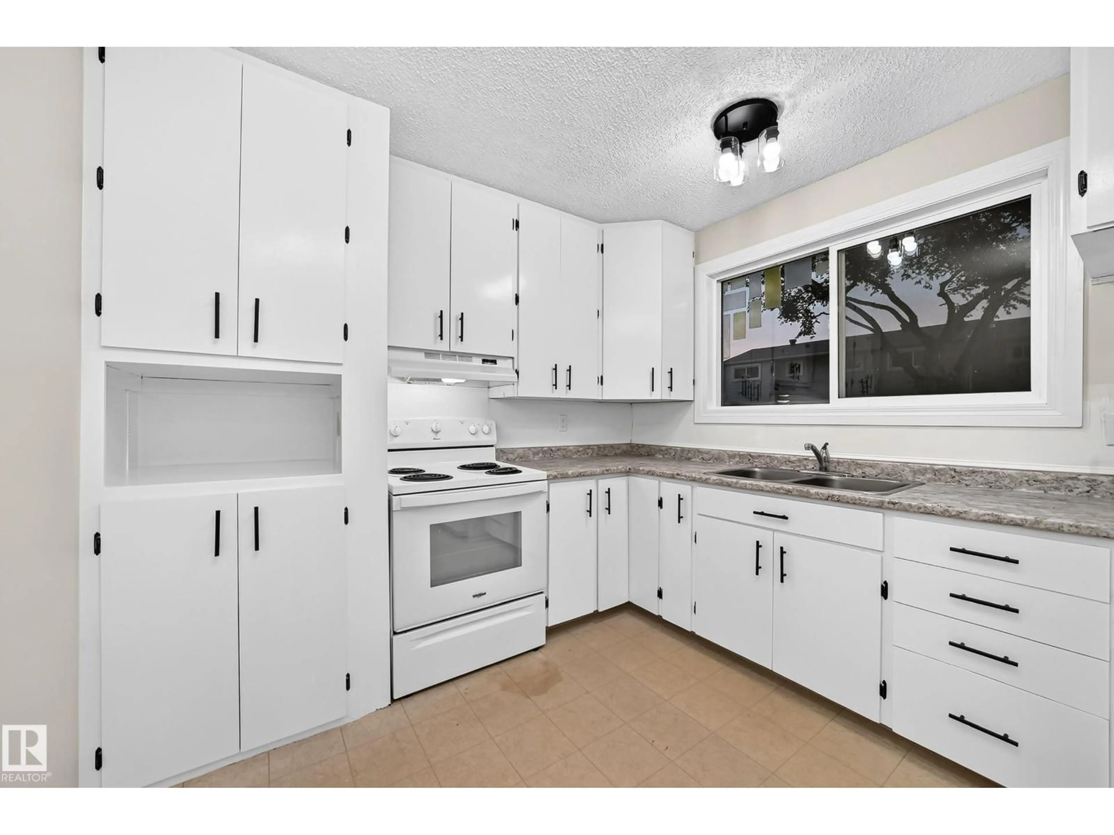 Standard kitchen, unknown for 89 HABITAT CR, Edmonton Alberta T5A3K8