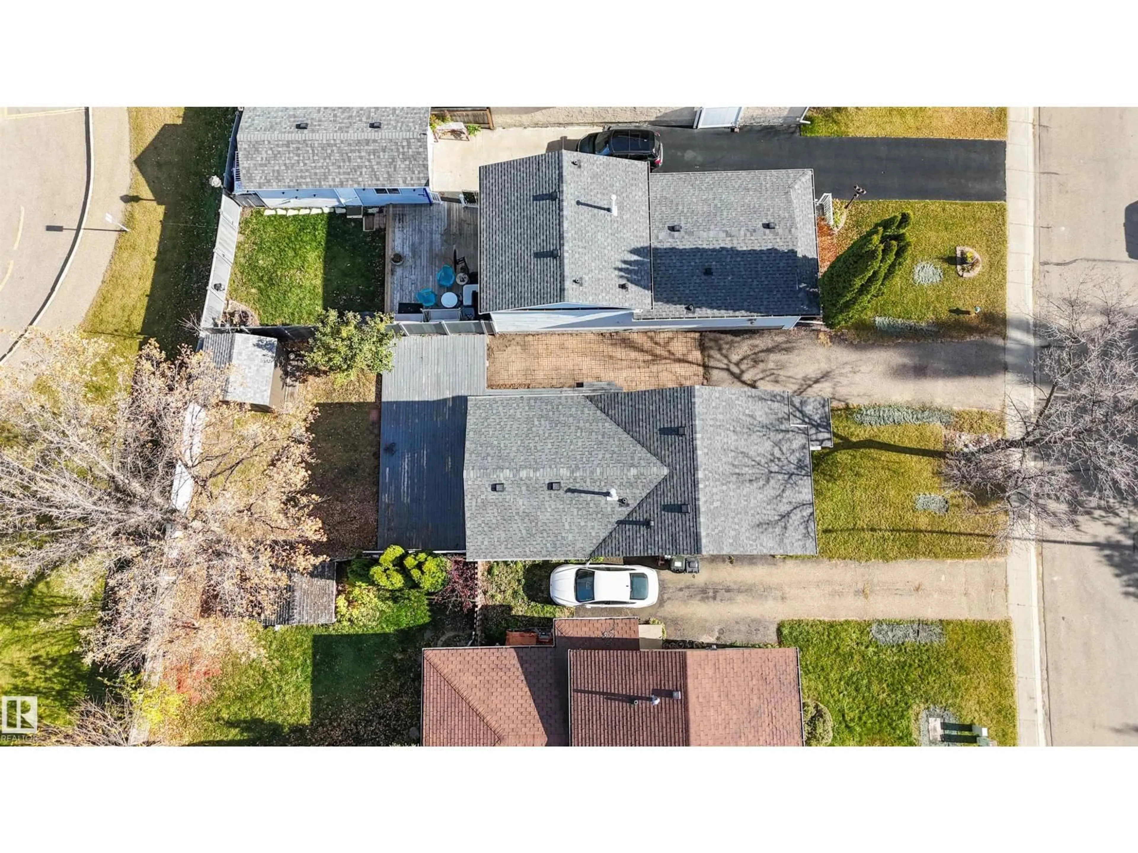A pic from outside/outdoor area/front of a property/back of a property/a pic from drone, street for 16 WILSON DR, Devon Alberta T9G1V6
