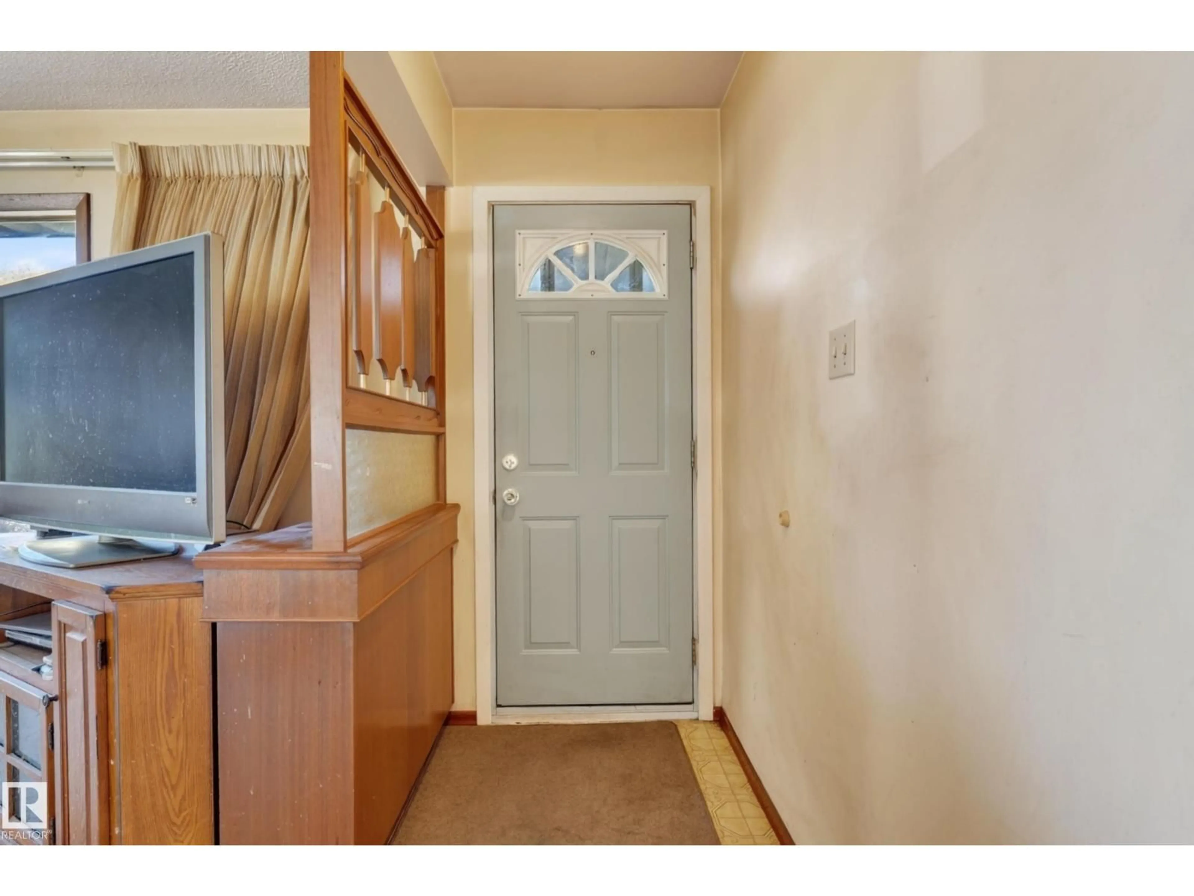 Indoor entryway for 7615 135A AV, Edmonton Alberta T5C2J2