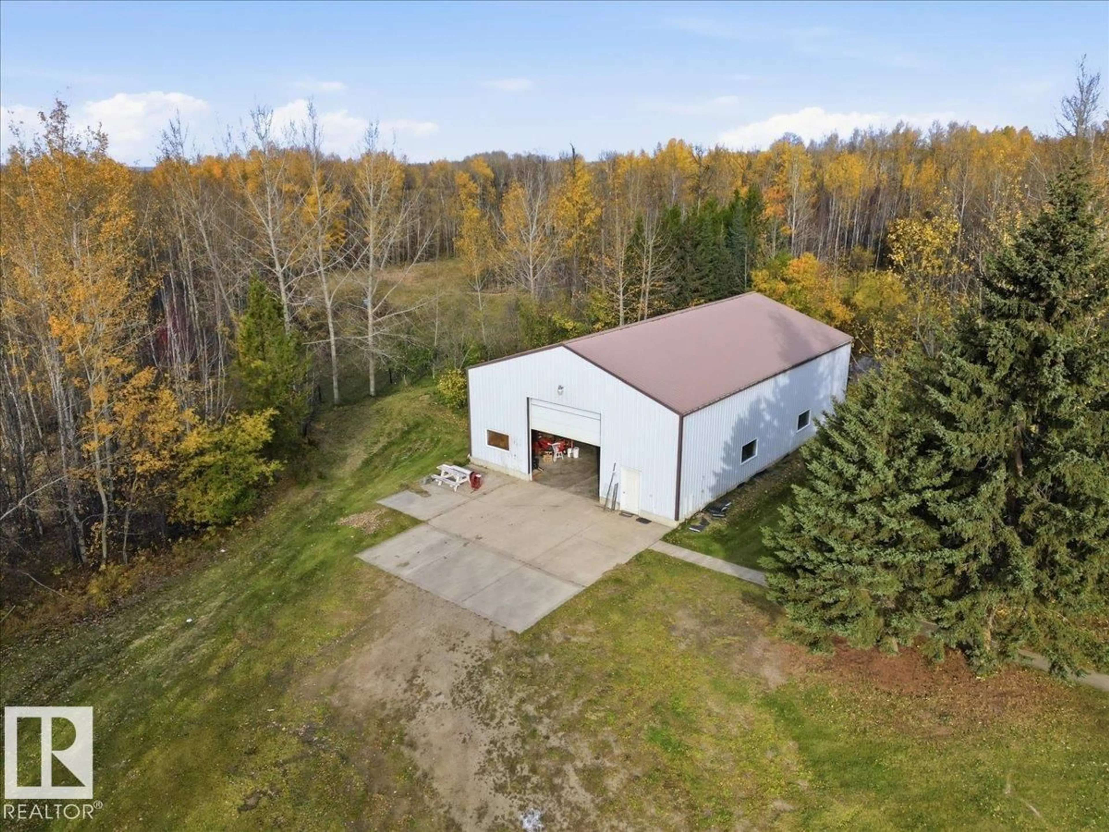 A pic from outside/outdoor area/front of a property/back of a property/a pic from drone, building for 472004 & 472006 RGE ROAD 32, Rural Wetaskiwin County Alberta T0C2X0