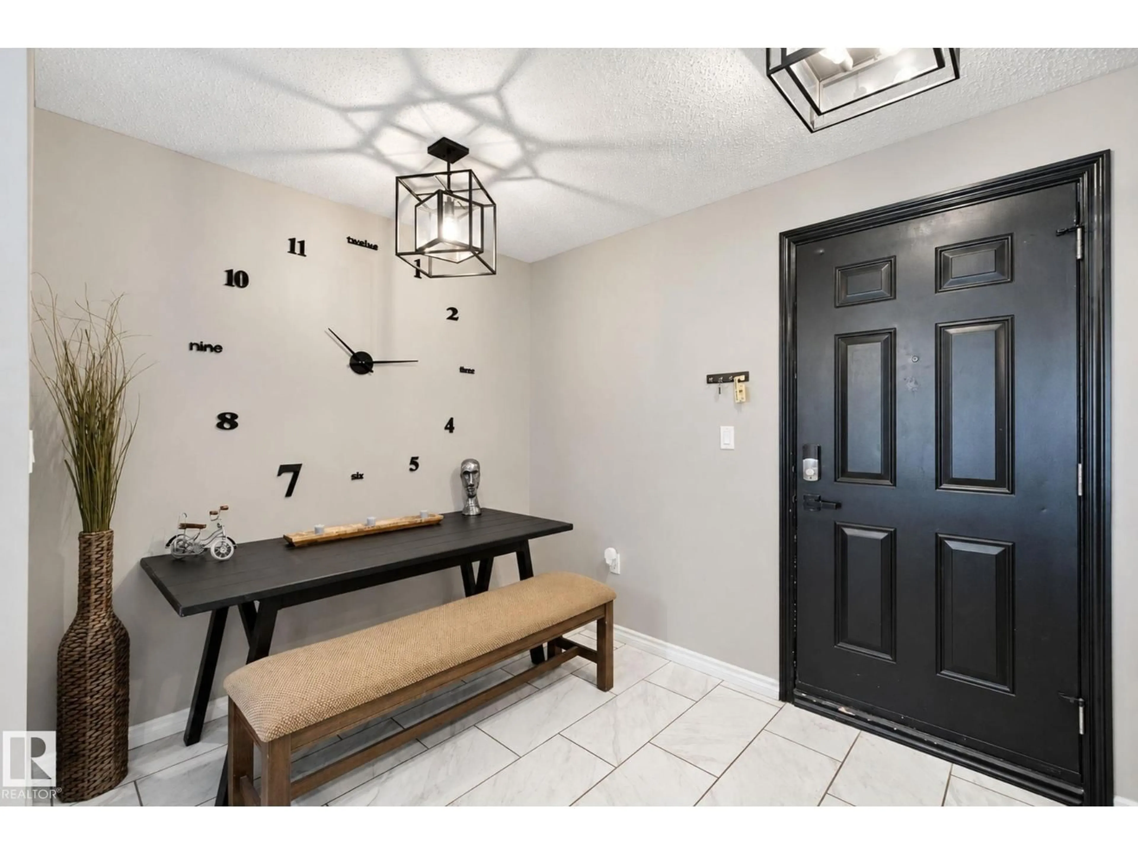 Indoor entryway for #314 - 10118 106 AV, Edmonton Alberta T5H0B8