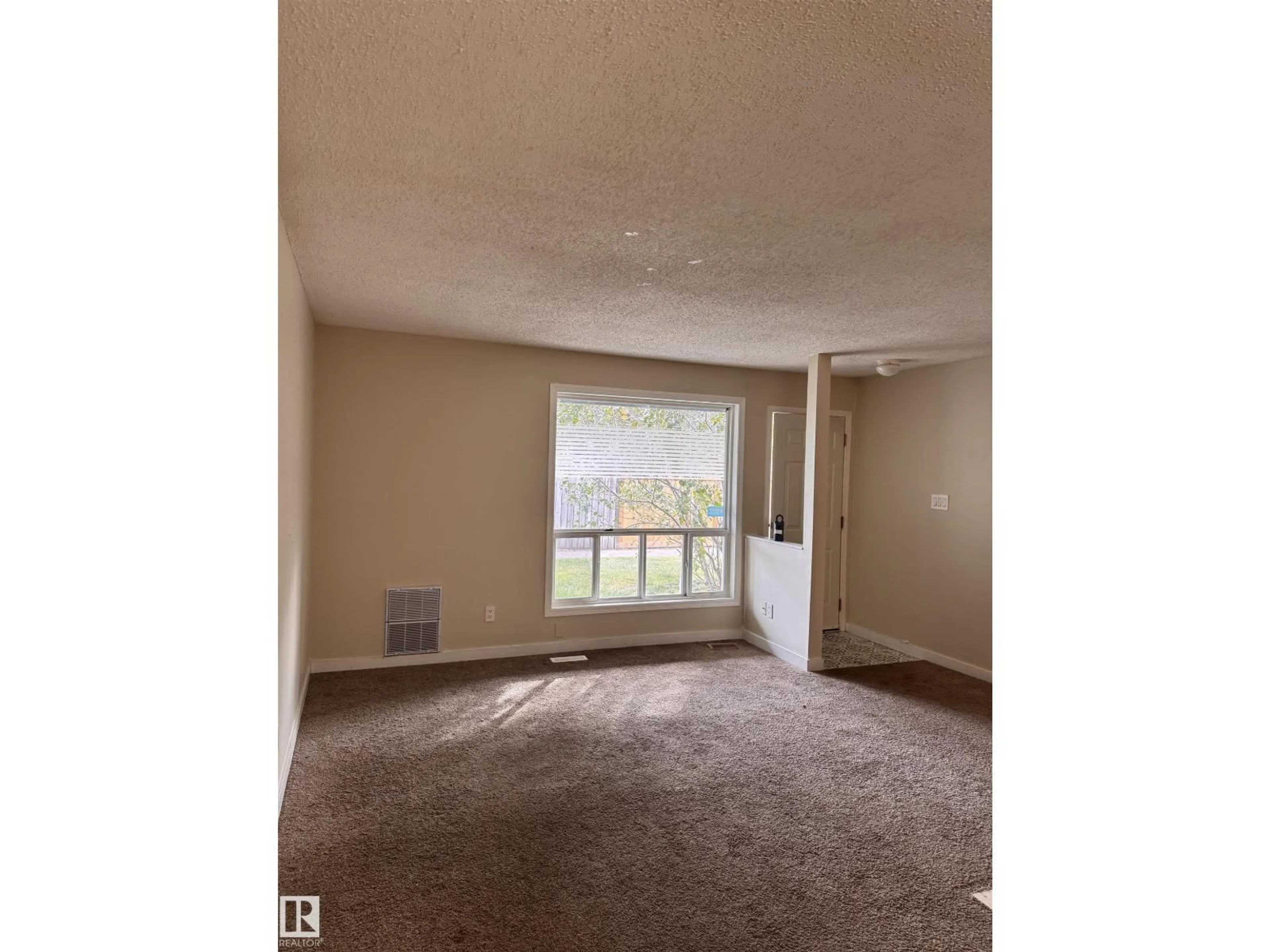 A pic of a room for 1503 MILL WOODS RD EAST NW, Edmonton Alberta T6L4C2