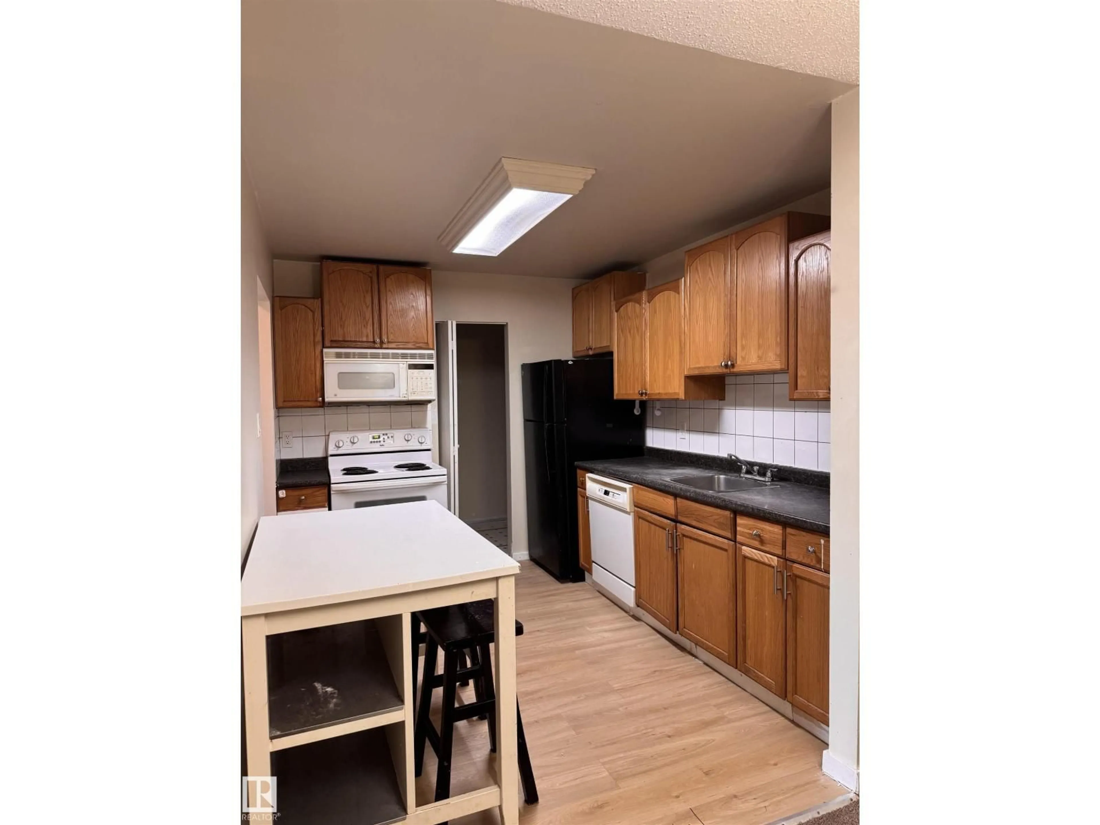 Standard kitchen, unknown for 1503 MILL WOODS RD EAST NW, Edmonton Alberta T6L4C2