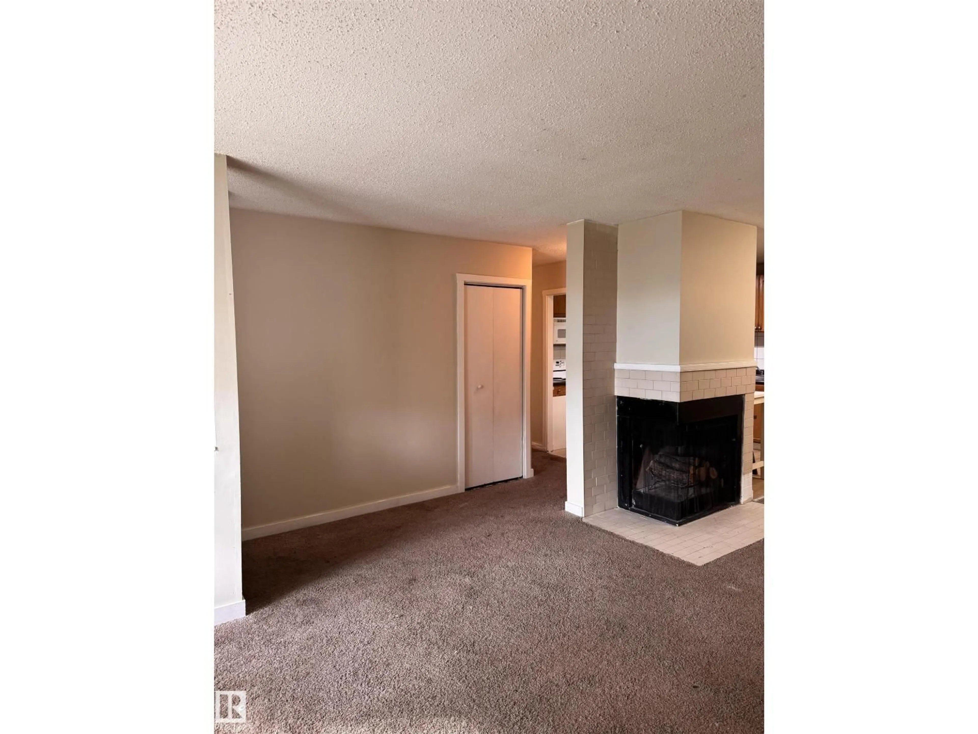 A pic of a room for 1503 MILL WOODS RD EAST NW, Edmonton Alberta T6L4C2