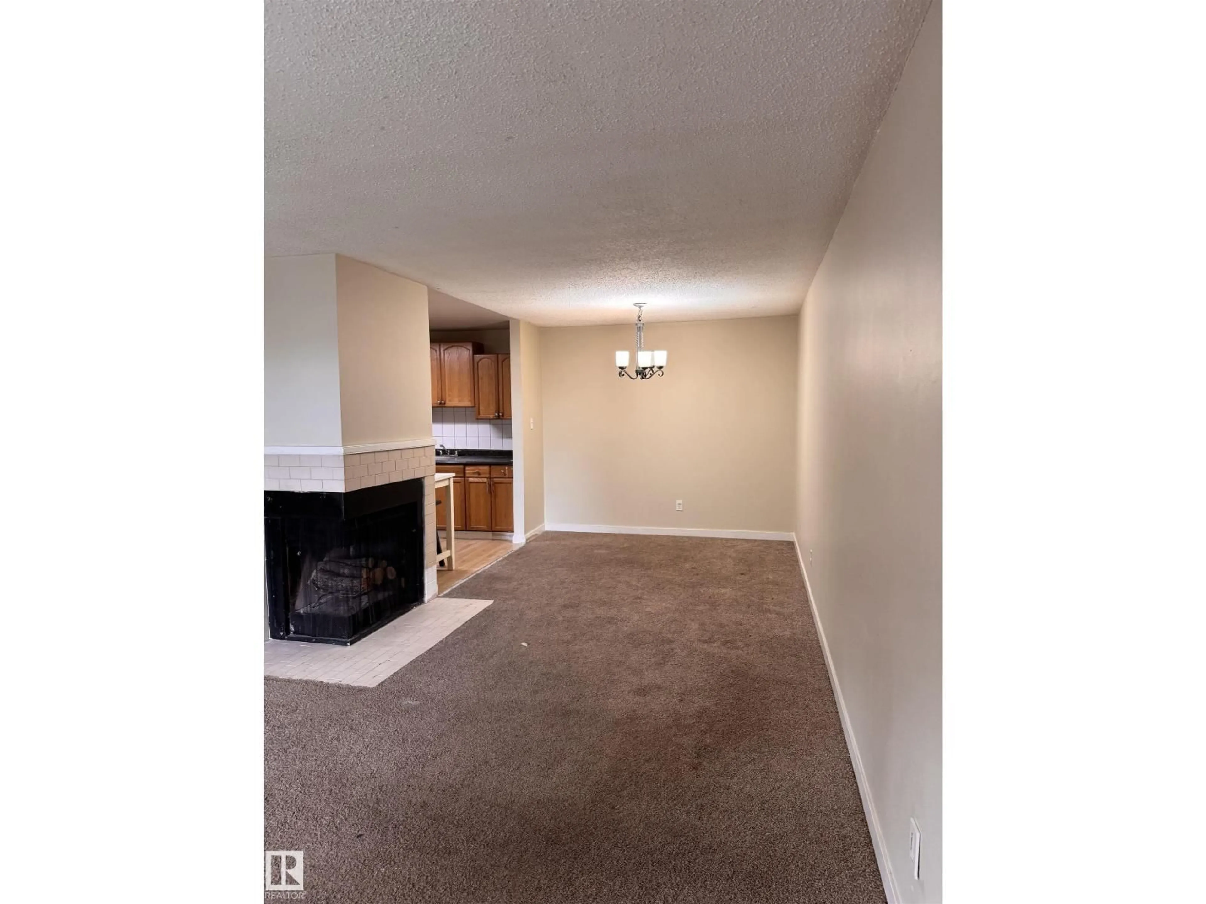 A pic of a room for 1503 MILL WOODS RD EAST NW, Edmonton Alberta T6L4C2