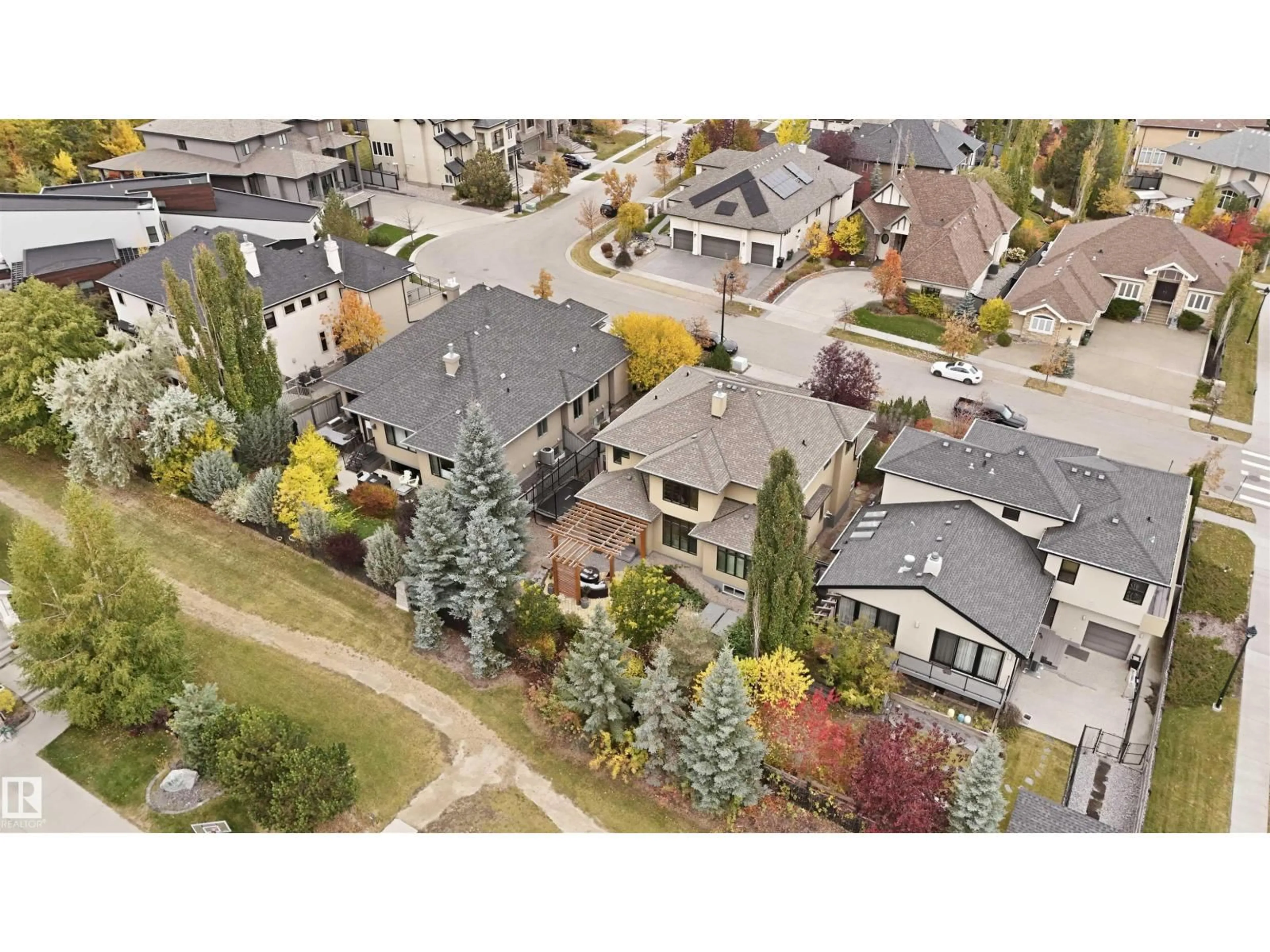 A pic from outside/outdoor area/front of a property/back of a property/a pic from drone, street for 2446 MARTELL CR, Edmonton Alberta T6R0M6