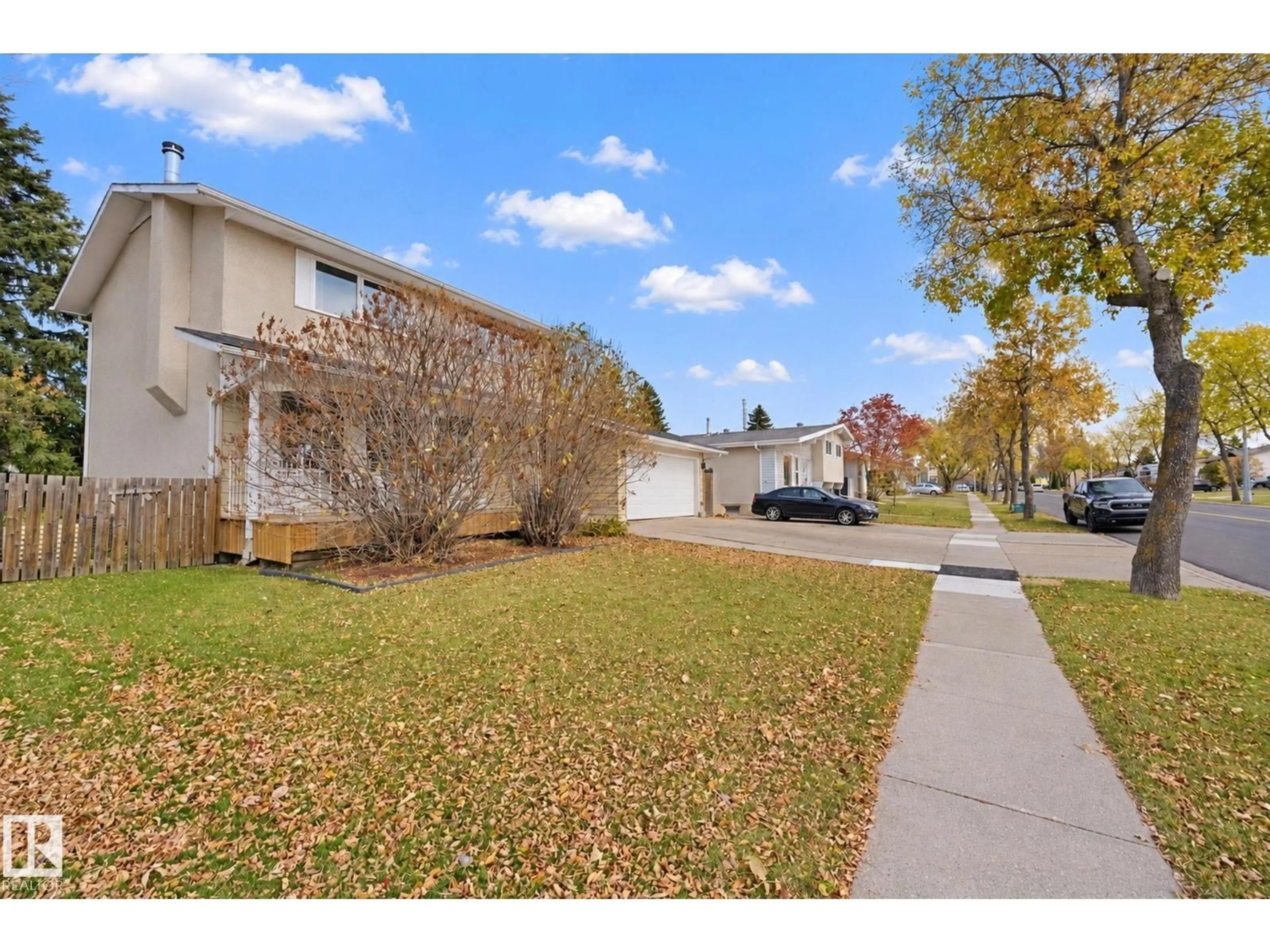 A pic from outside/outdoor area/front of a property/back of a property/a pic from drone, street for 9 AKINS DR, St. Albert Alberta T8N2H6