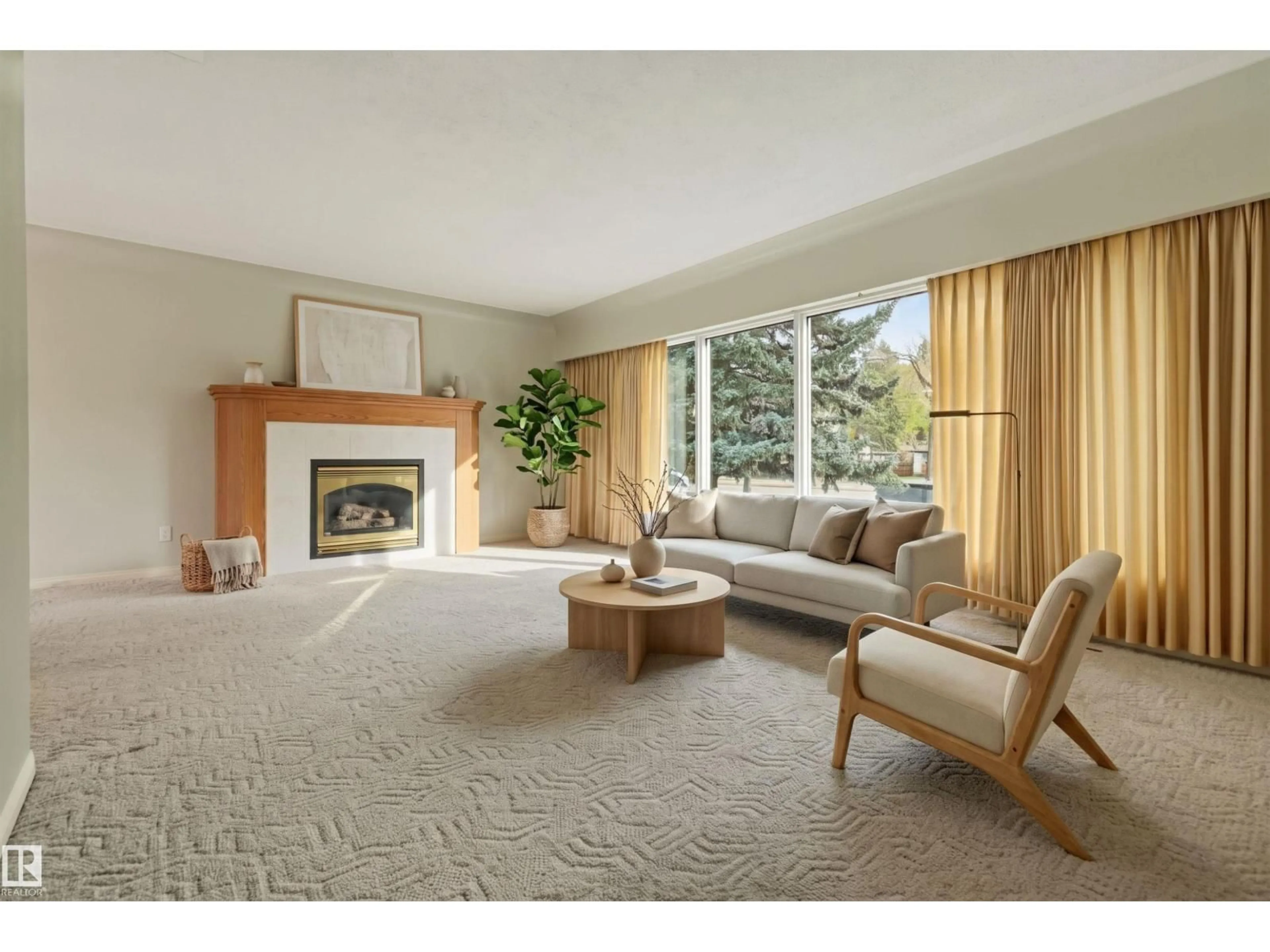 Living room with furniture, carpet floor for NW - 9708 142 ST, Edmonton Alberta T5N2N1