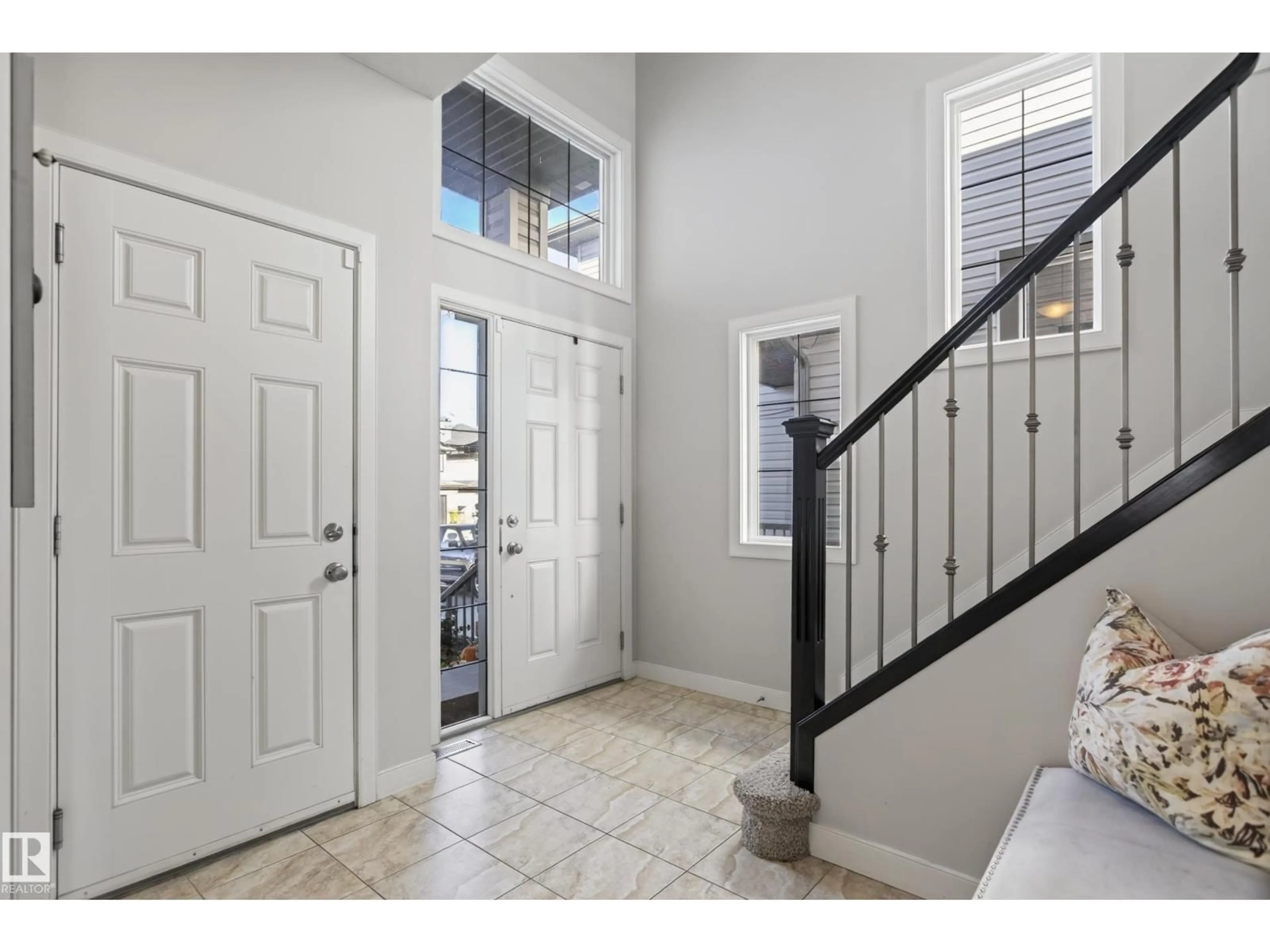Indoor entryway for 9609 83 AV, Morinville Alberta T8R0A6
