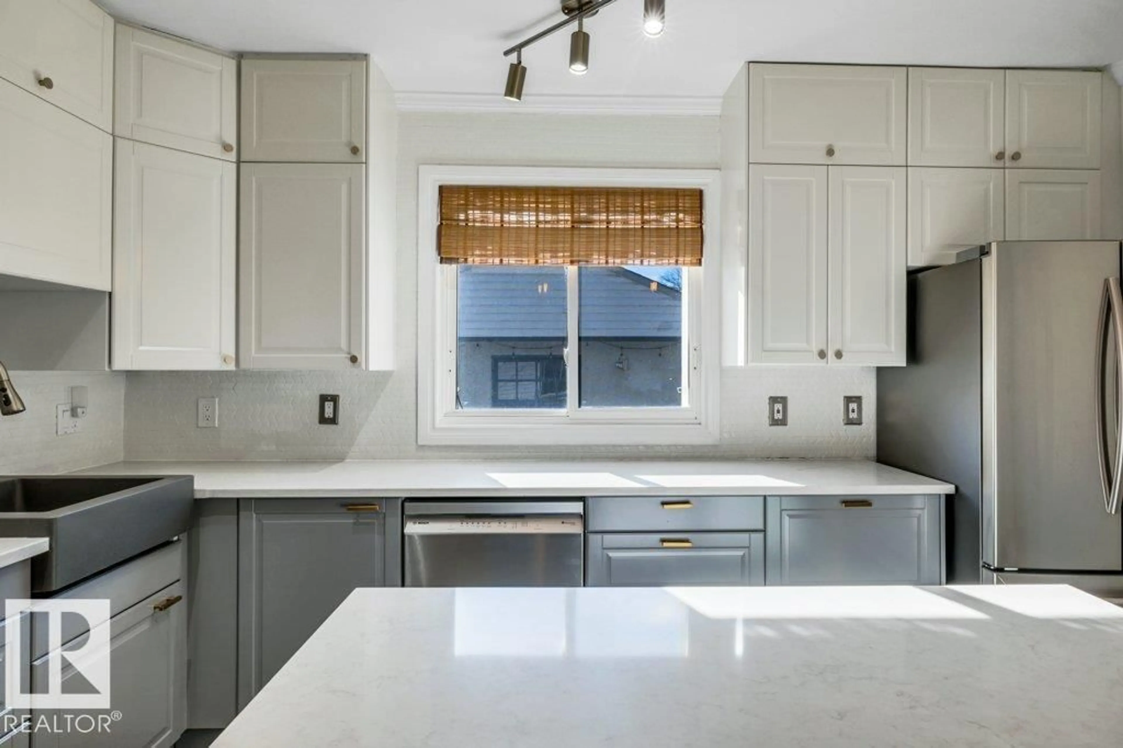 Contemporary kitchen, ceramic/tile floor for NW - 7747 79 AV, Edmonton Alberta T6C0P5