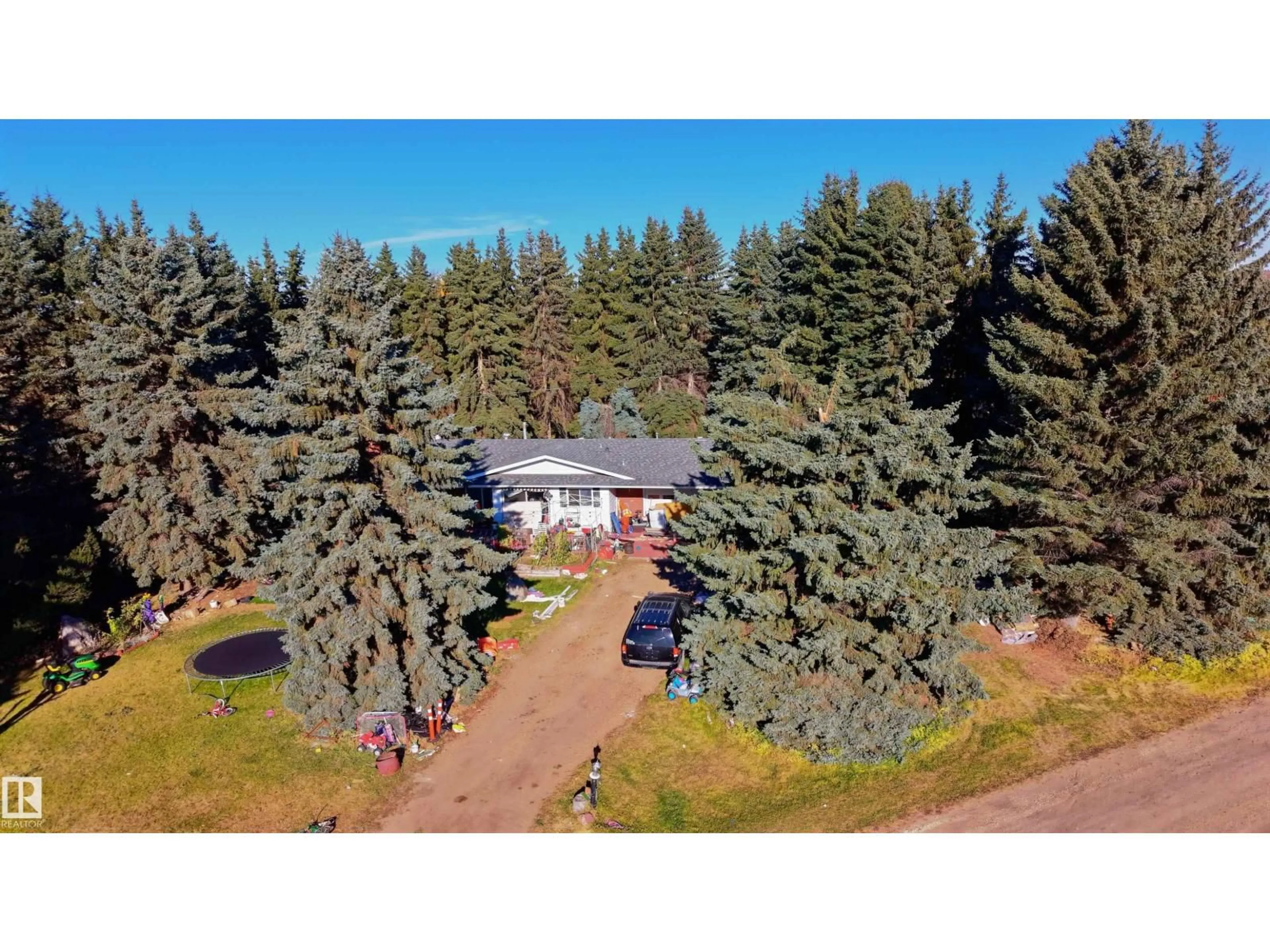 A pic from outside/outdoor area/front of a property/back of a property/a pic from drone, forest/trees view for 20351 18 ST, Edmonton Alberta T5Y6B7