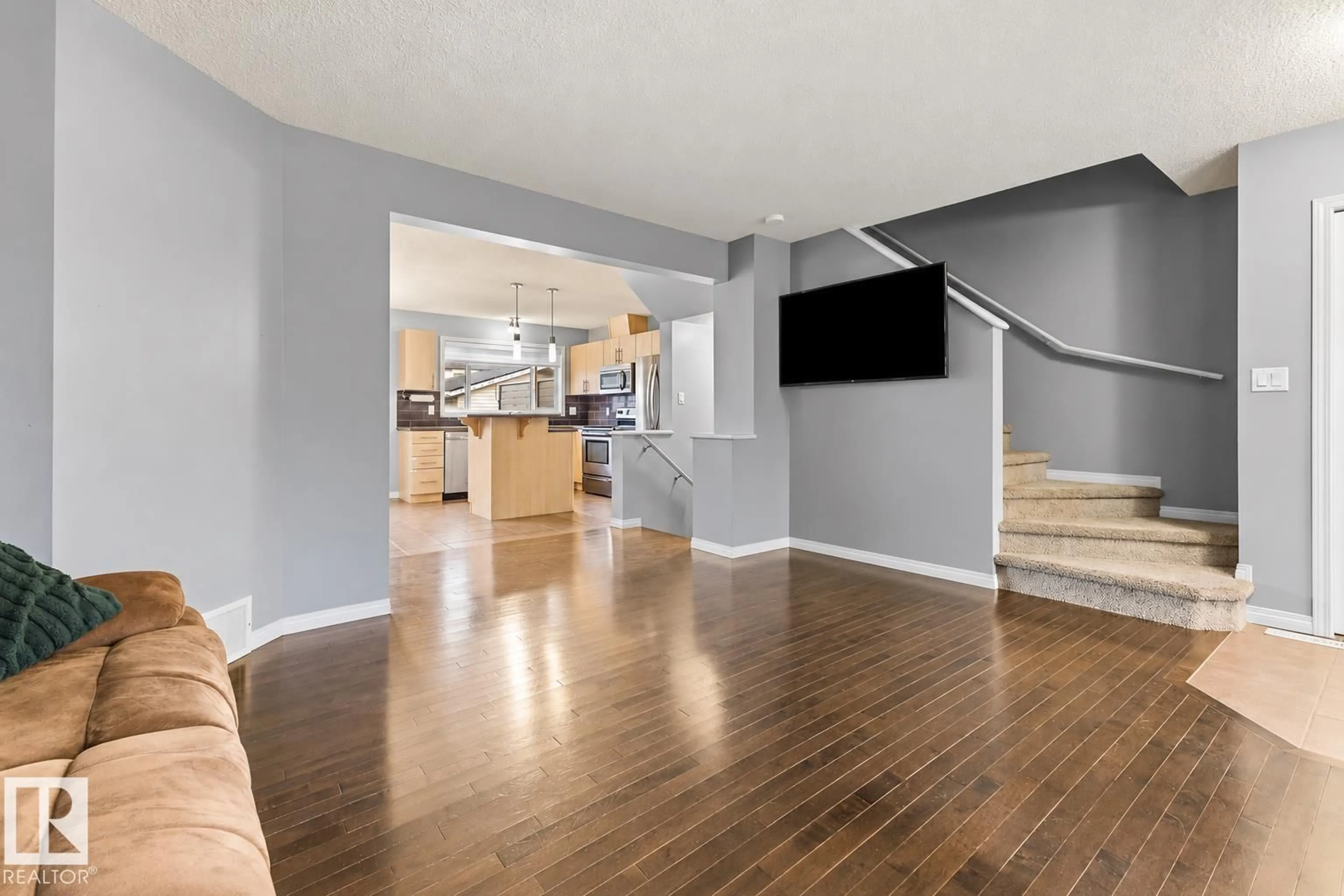 Unknown for SW - 7030 21A AV, Edmonton Alberta T6X0T7