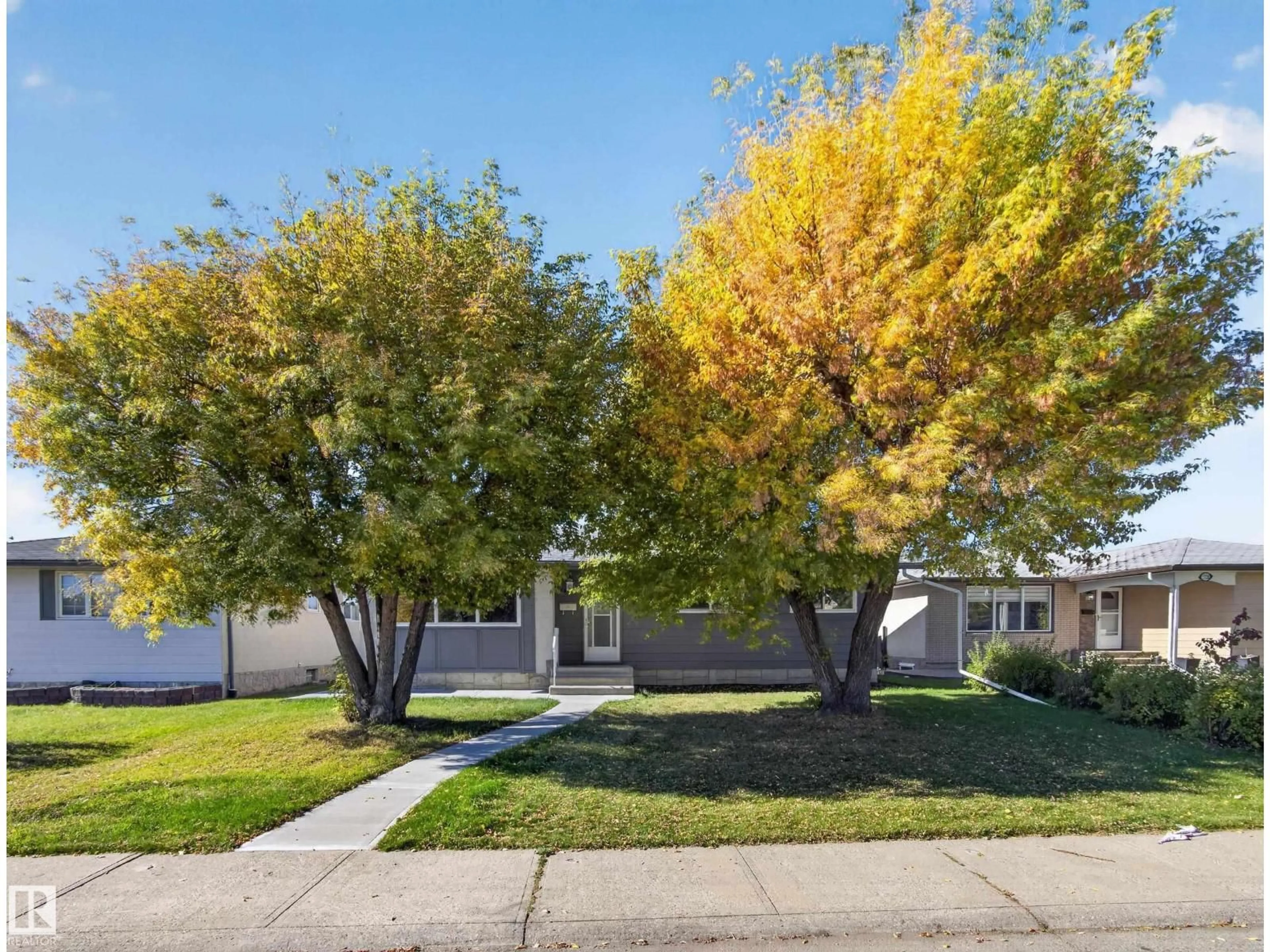 A pic from outside/outdoor area/front of a property/back of a property/a pic from drone, street for NW - 15124 88A ST, Edmonton Alberta T5E5T7
