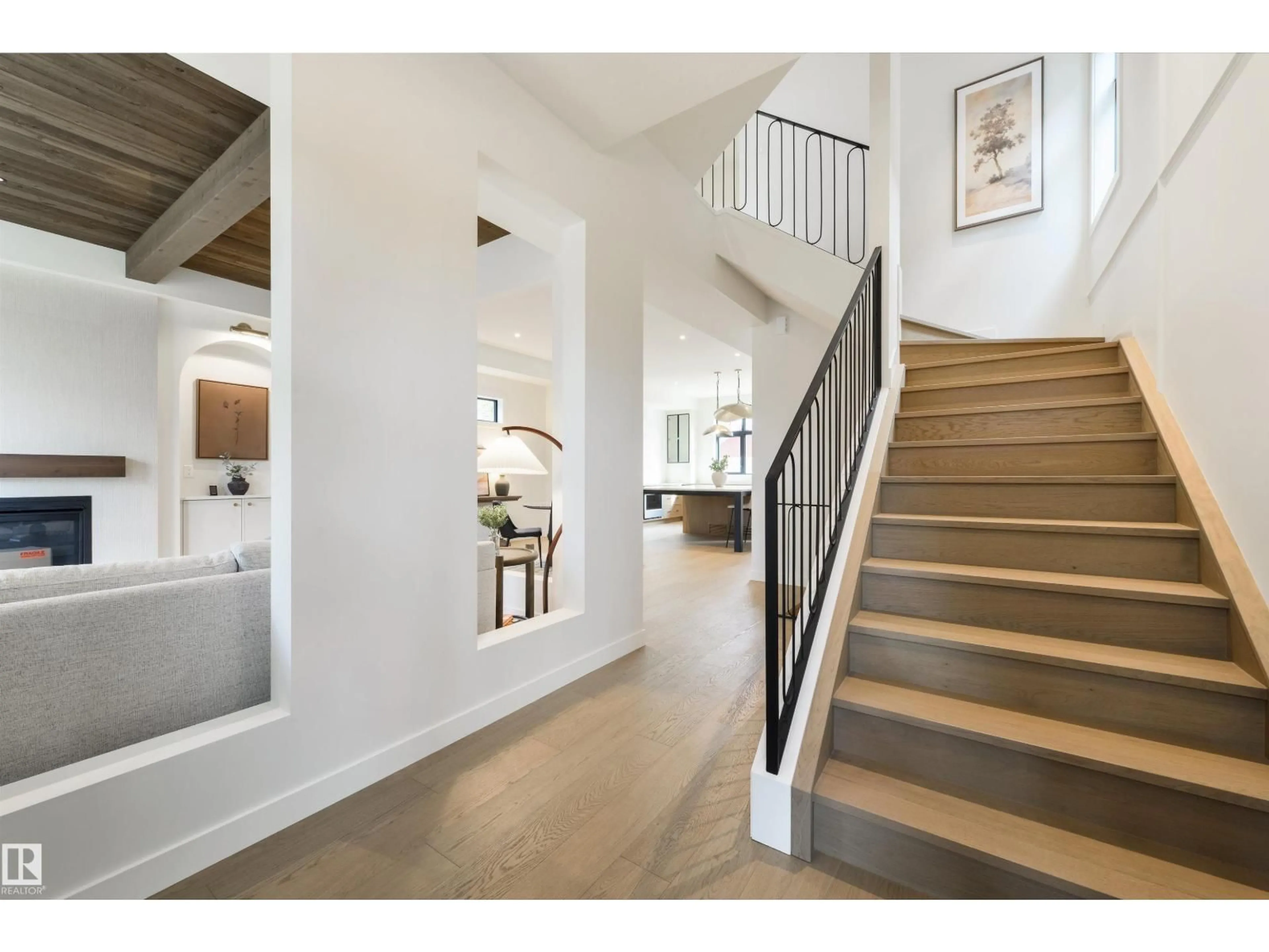 Indoor entryway for NW - 9513 101 ST, Edmonton Alberta T5K0W6