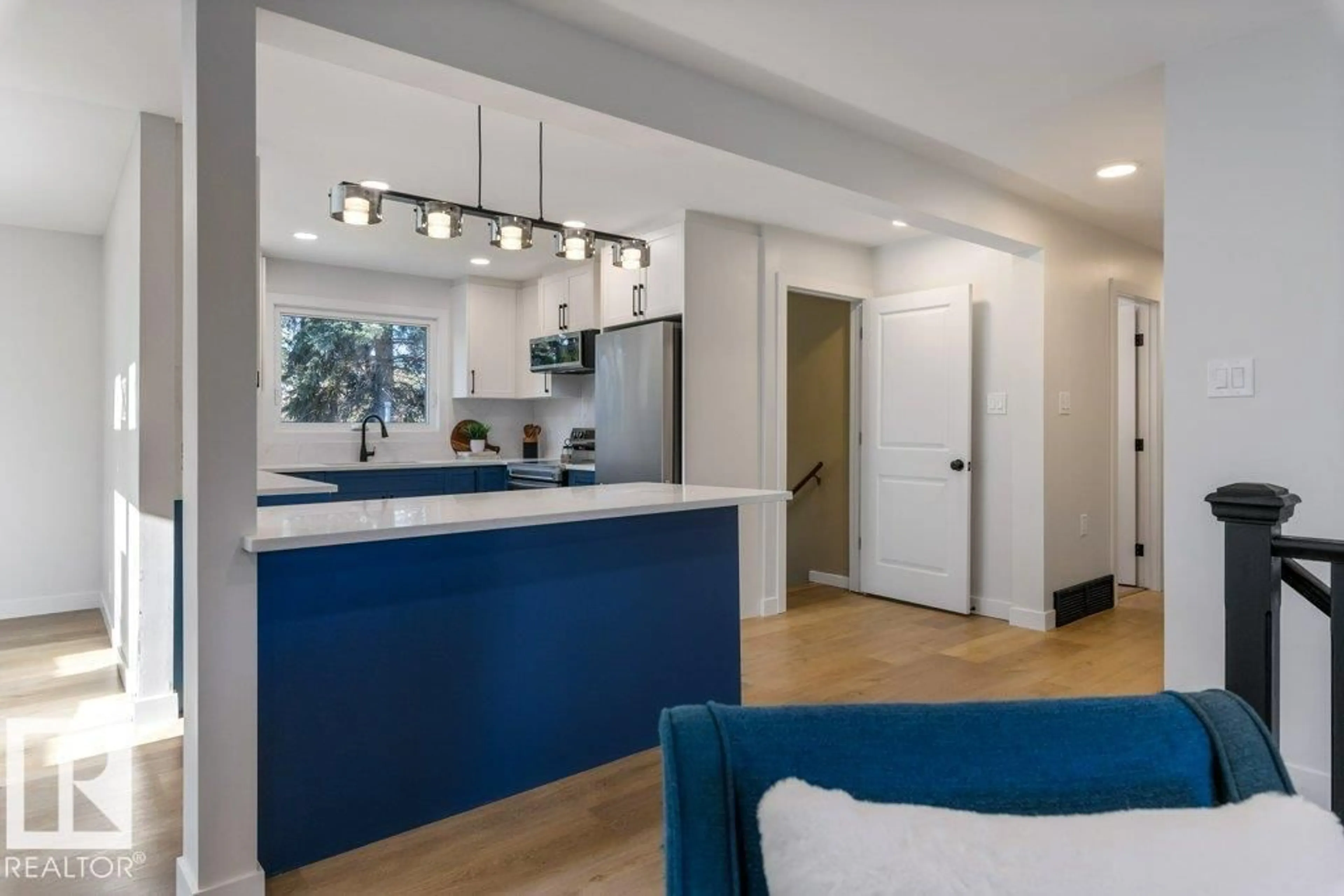 Open concept kitchen, unknown for 4 FLEETWOOD CR, St. Albert Alberta T8N1R5