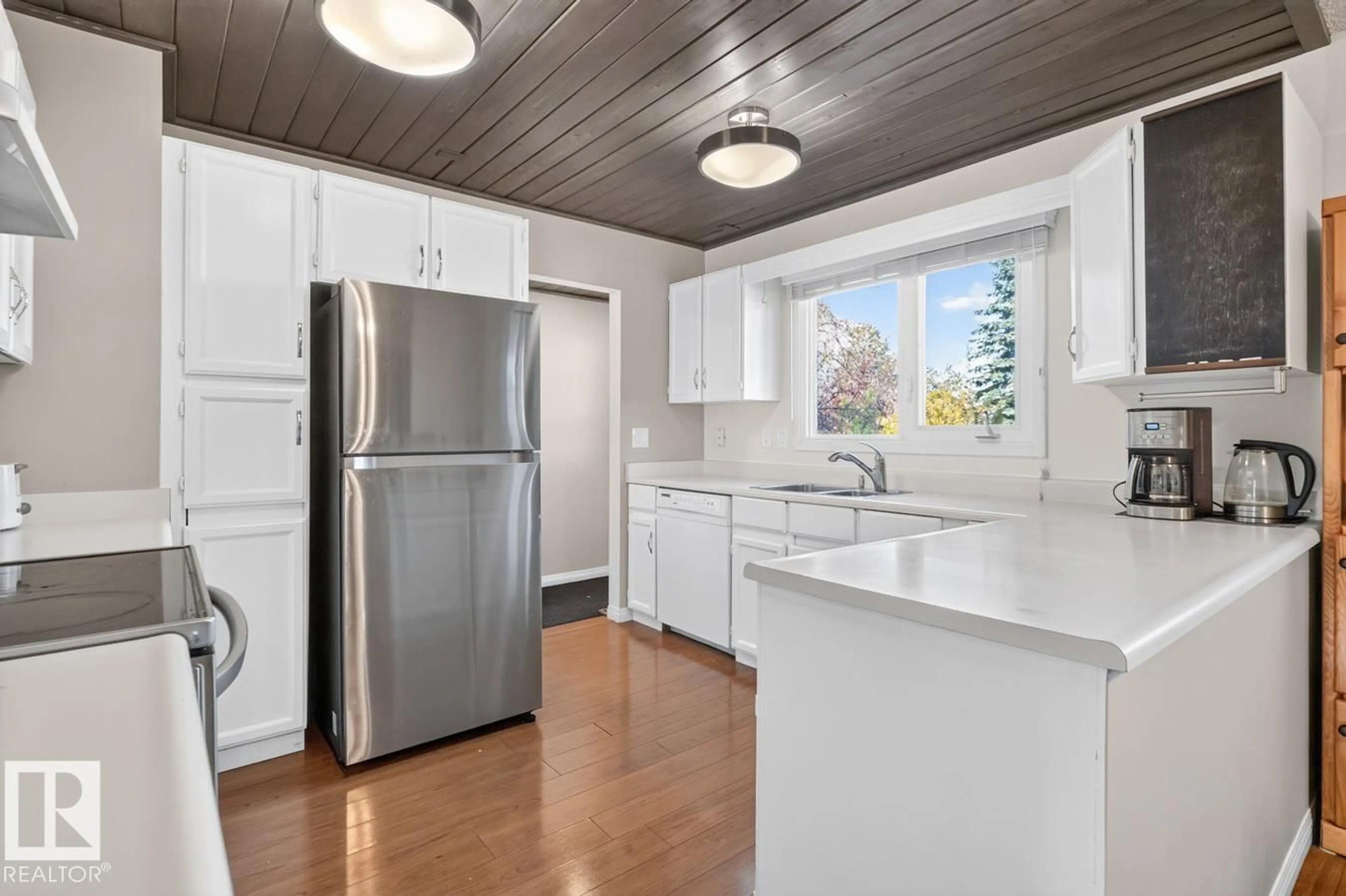 Open concept kitchen, wood/laminate floor for 43 MORELAND CR, Sherwood Park Alberta T8A0P8